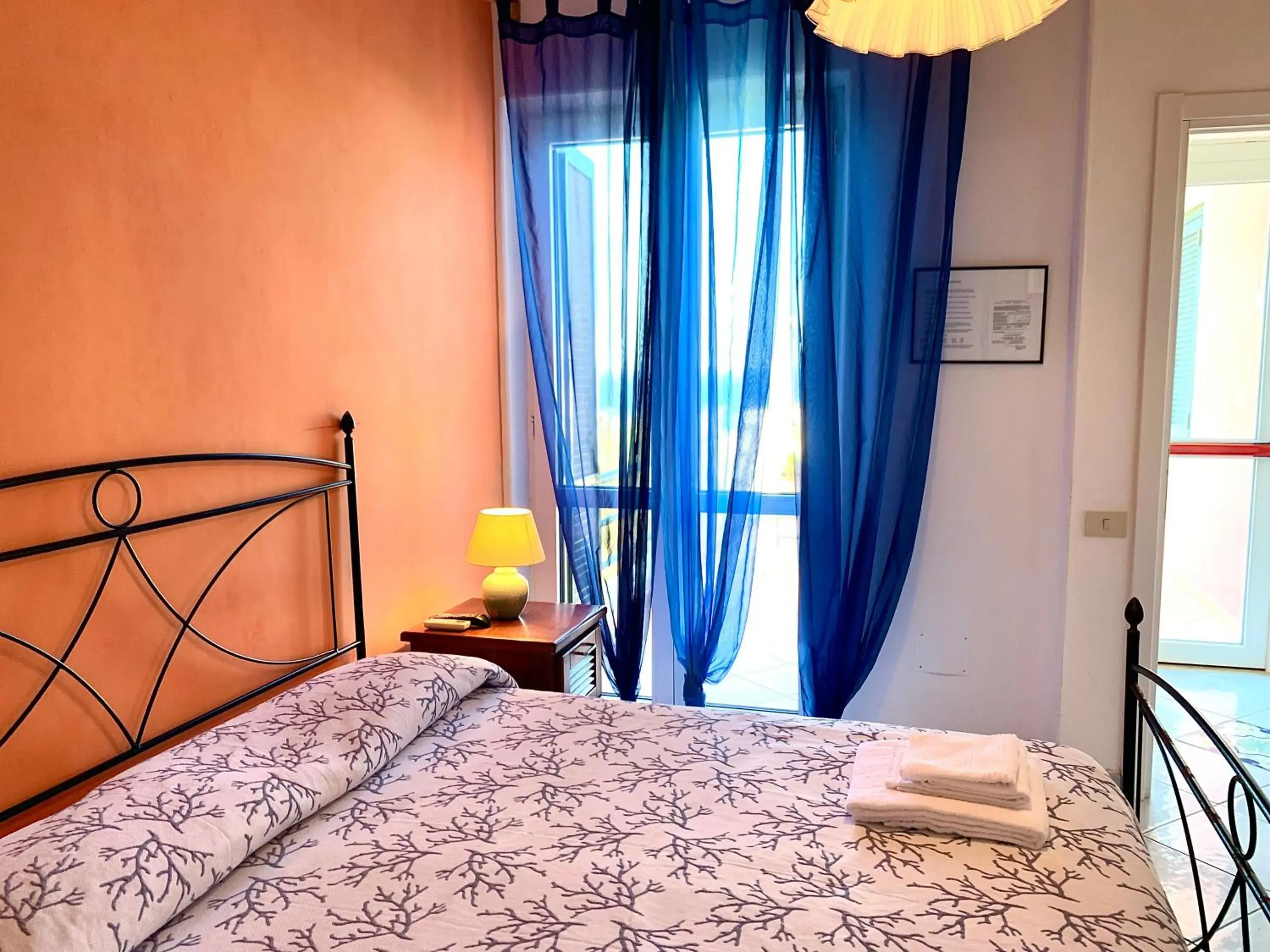 Family Room with Sea View in Hotel Ortensia Family Room with Sea View in Hotel Ortensia