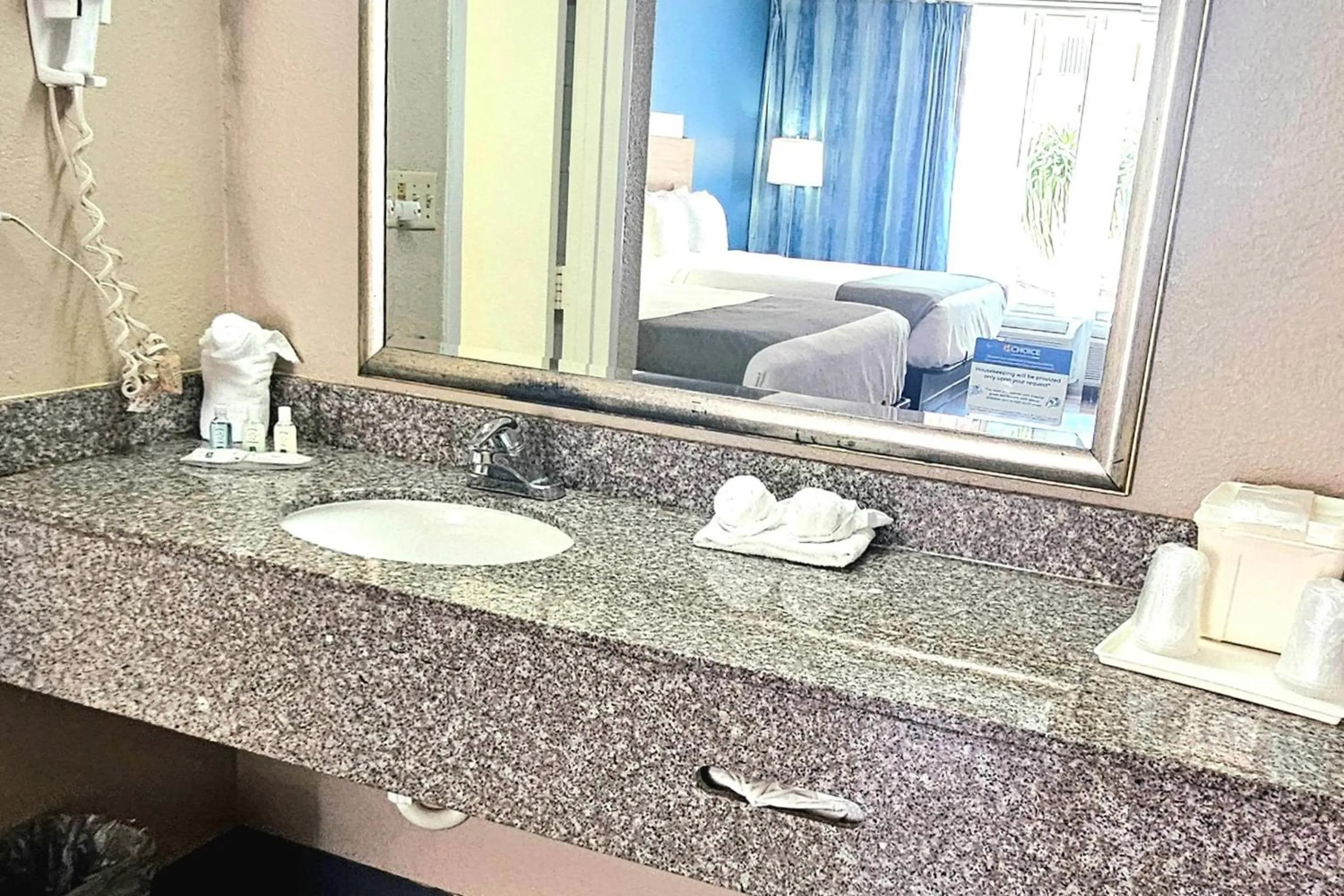 Bedroom, Bed in Quality Inn & Suites Conference Center