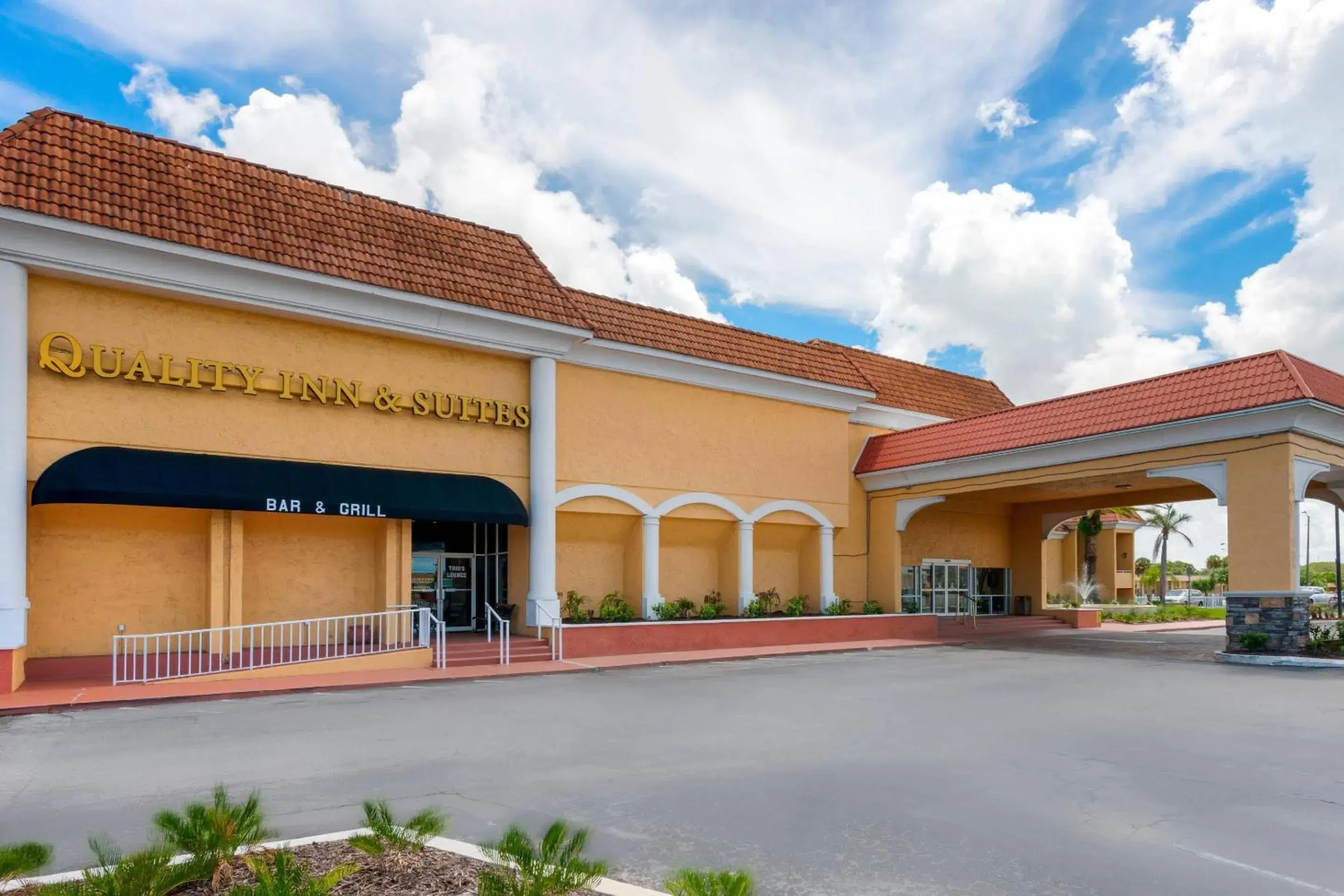 Property building in Quality Inn & Suites Conference Center Property building in Quality Inn & Suites Conference Center