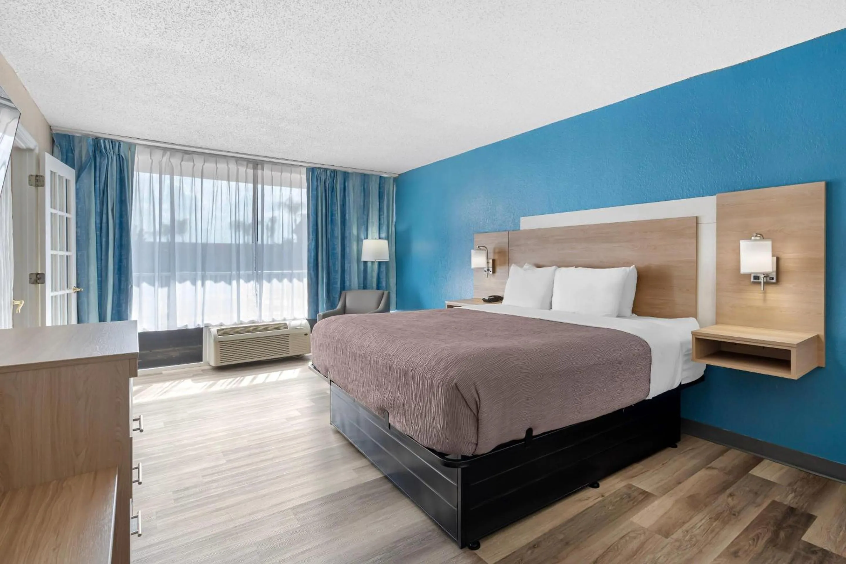 Bedroom, Bed in Quality Inn & Suites Conference Center