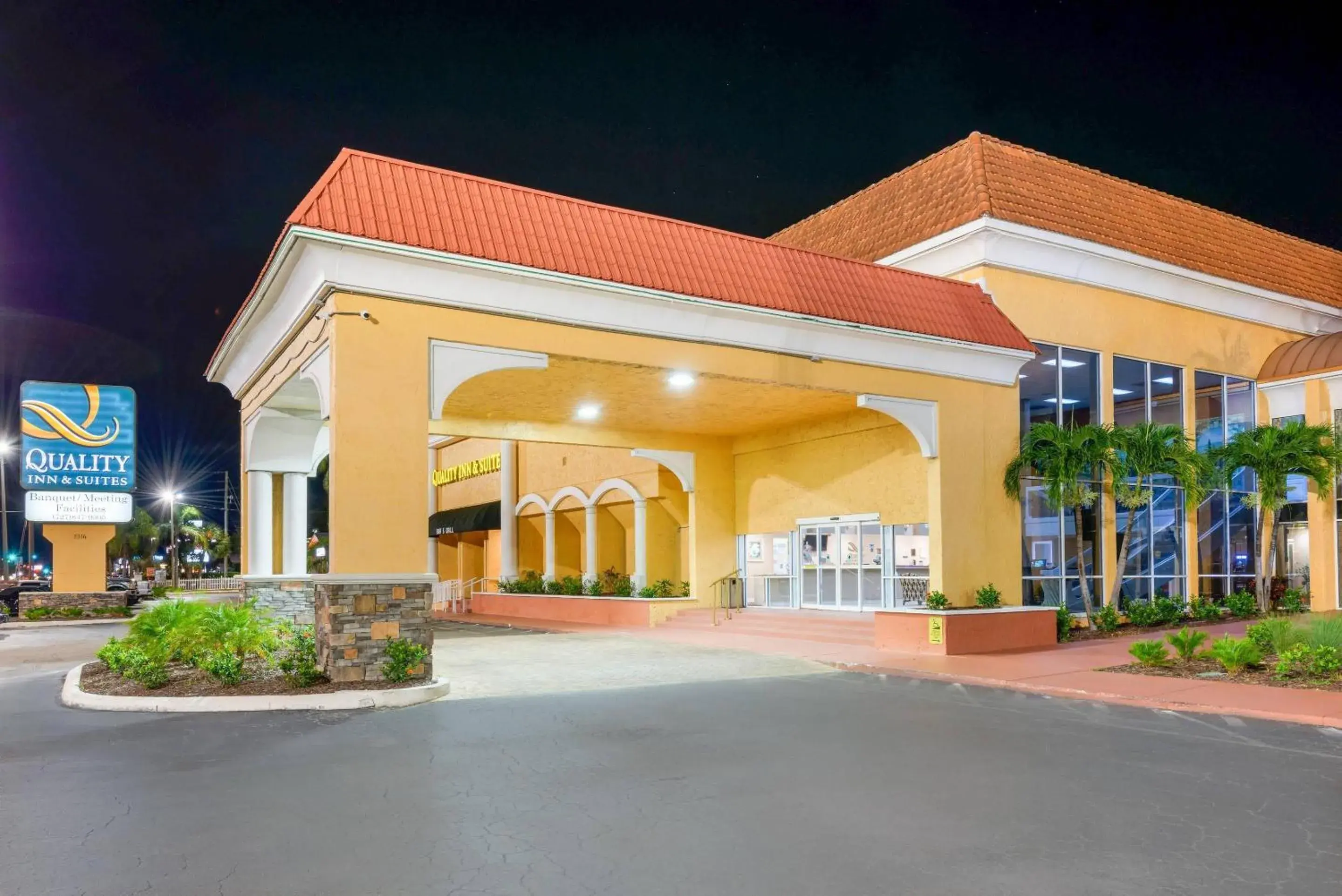 Property building in Quality Inn & Suites Conference Center Property building in Quality Inn & Suites Conference Center