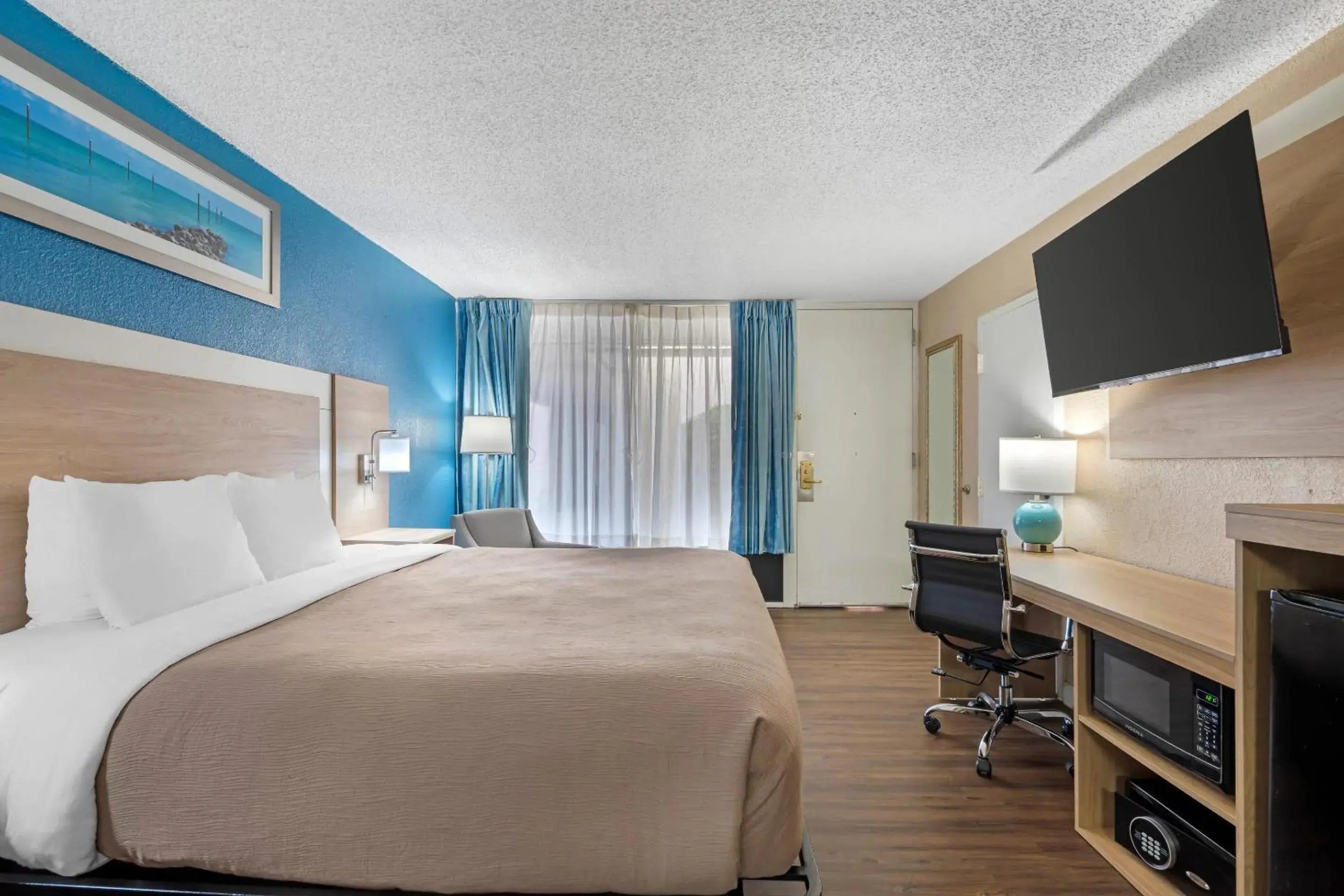 Bedroom, Bed in Quality Inn & Suites Conference Center Bedroom, Bed in Quality Inn & Suites Conference Center