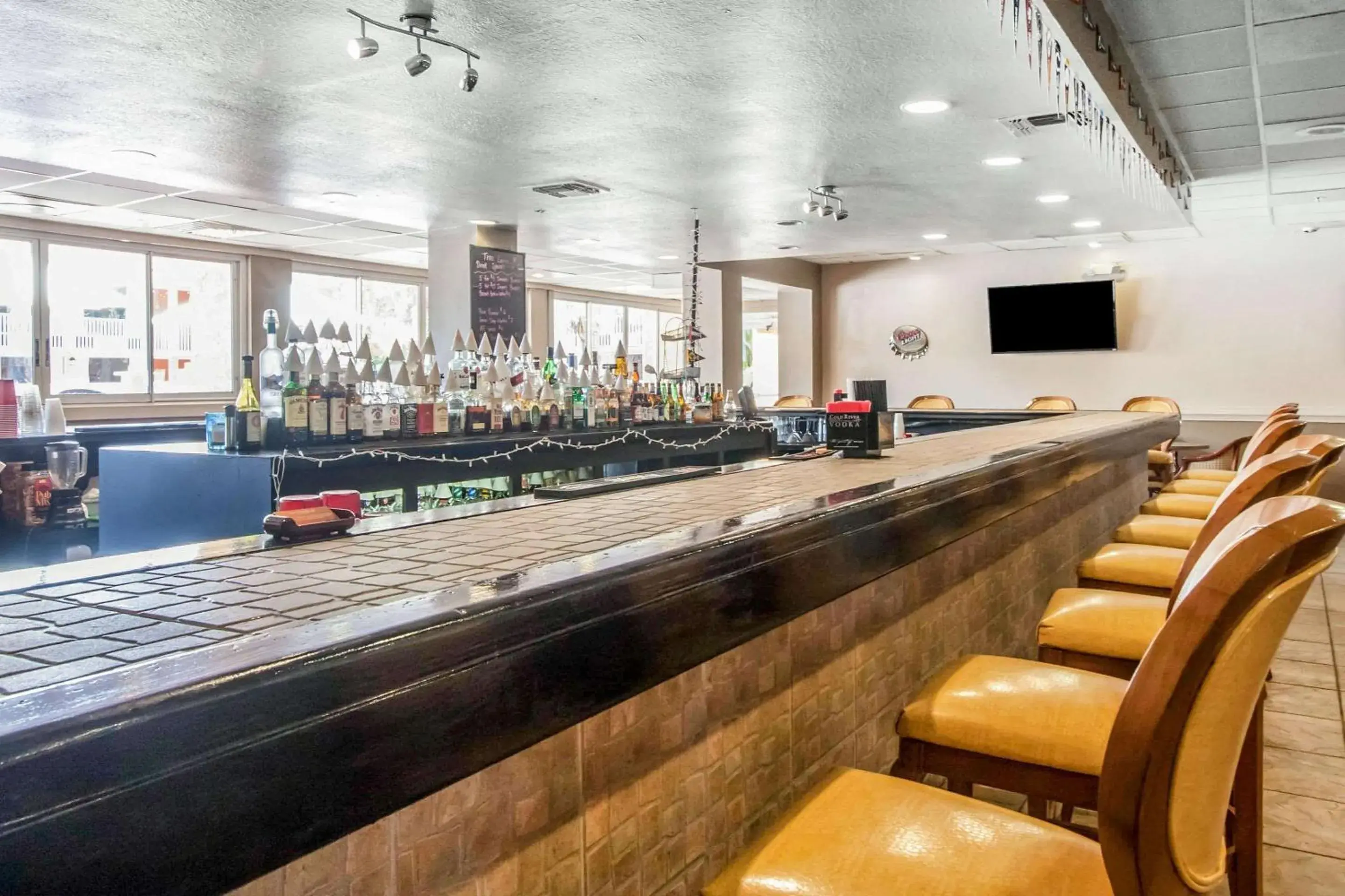 Lounge or bar in Quality Inn & Suites Conference Center Lounge or bar in Quality Inn & Suites Conference Center