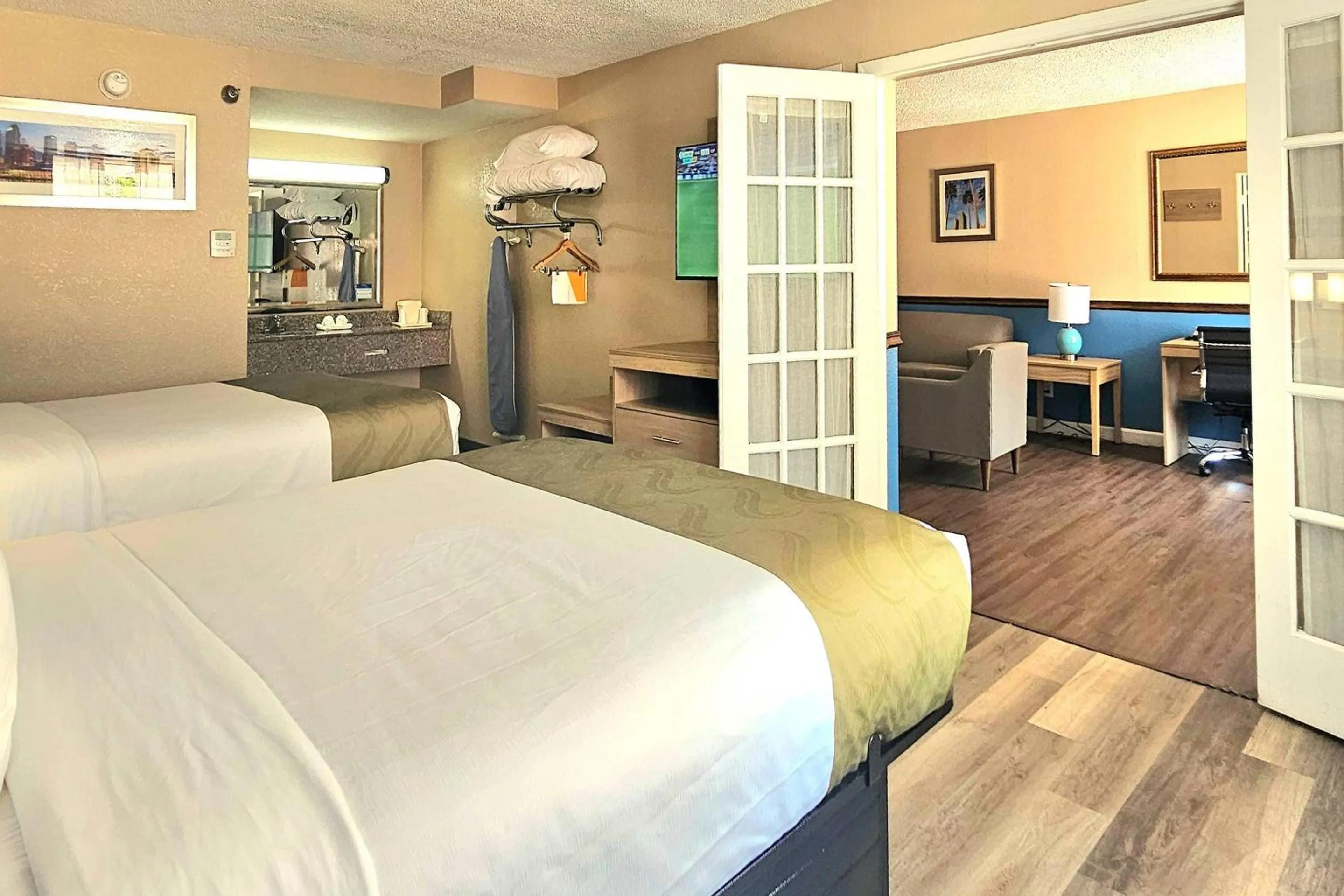 Bedroom, Bed in Quality Inn & Suites Conference Center