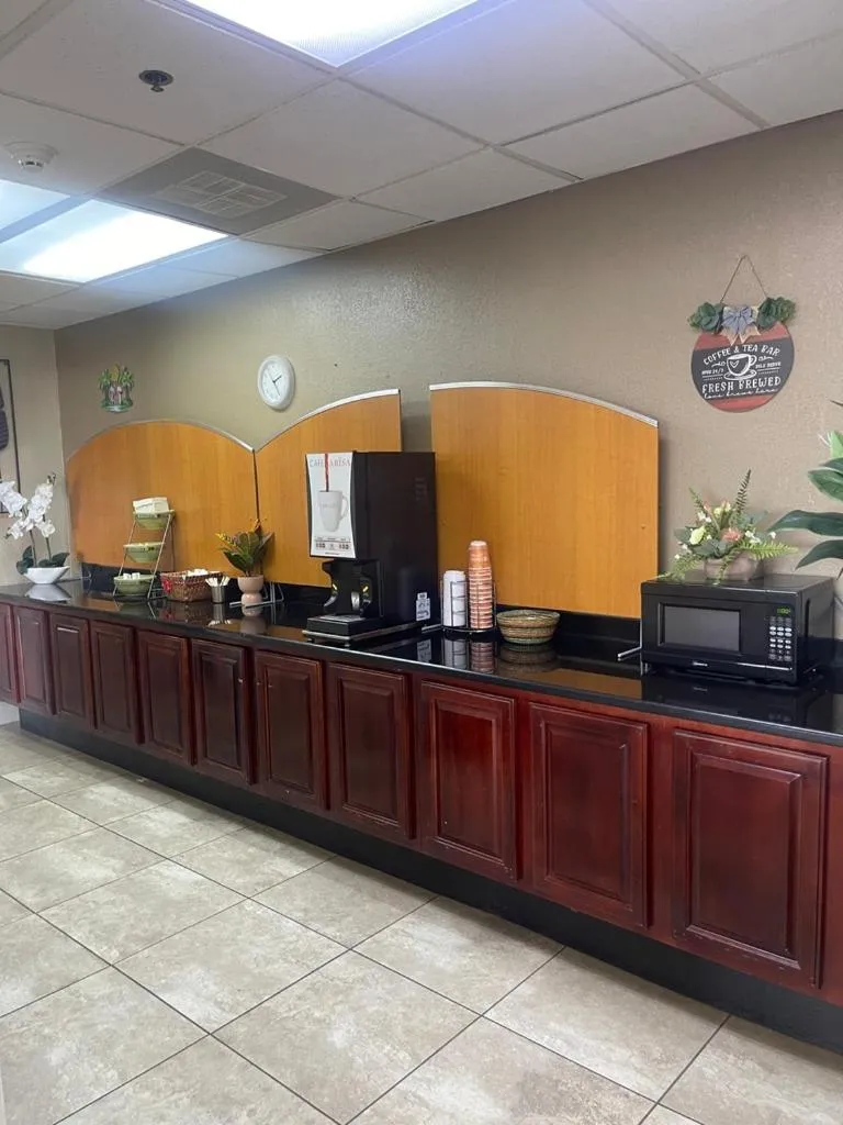 Coffee/tea facilities in Quality Inn & Suites Conference Center
