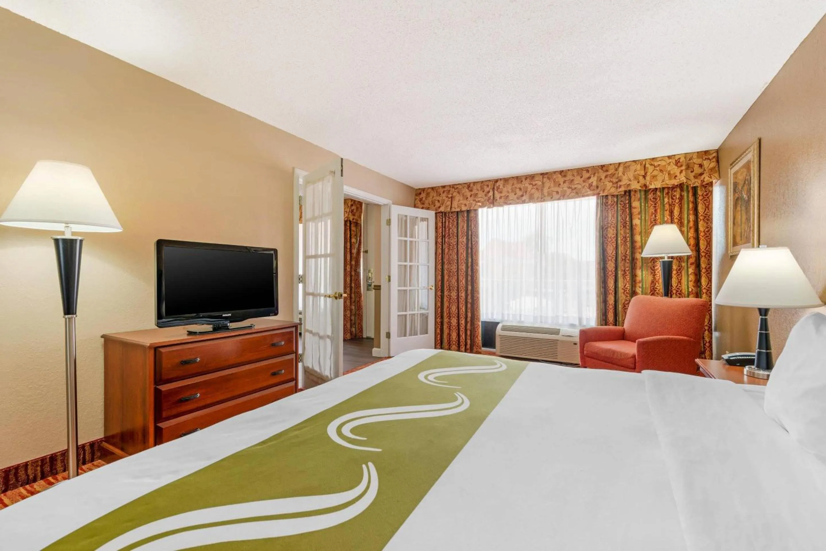 Bedroom, Bed in Quality Inn & Suites Conference Center