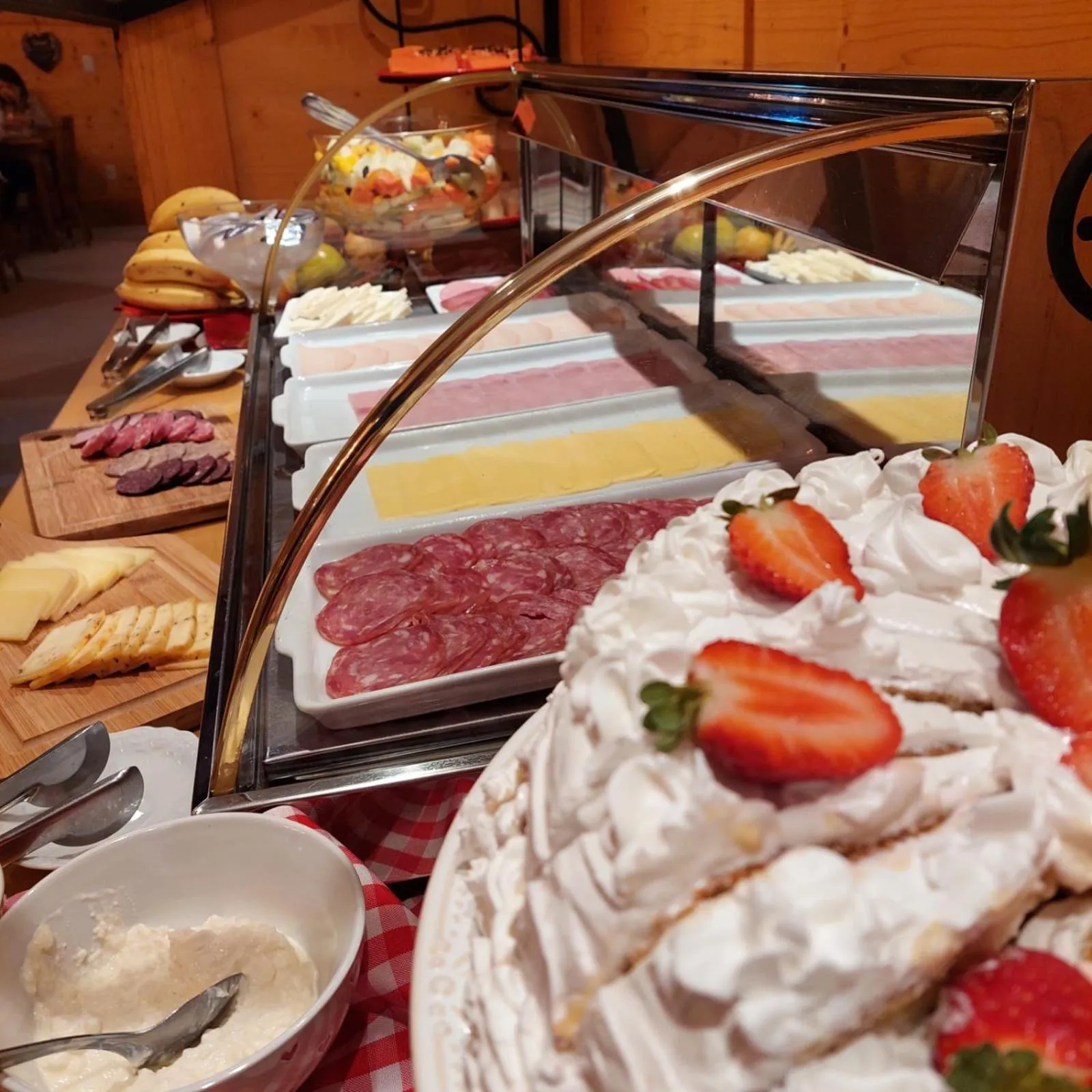 Buffet breakfast in Hotel das Hortênsias