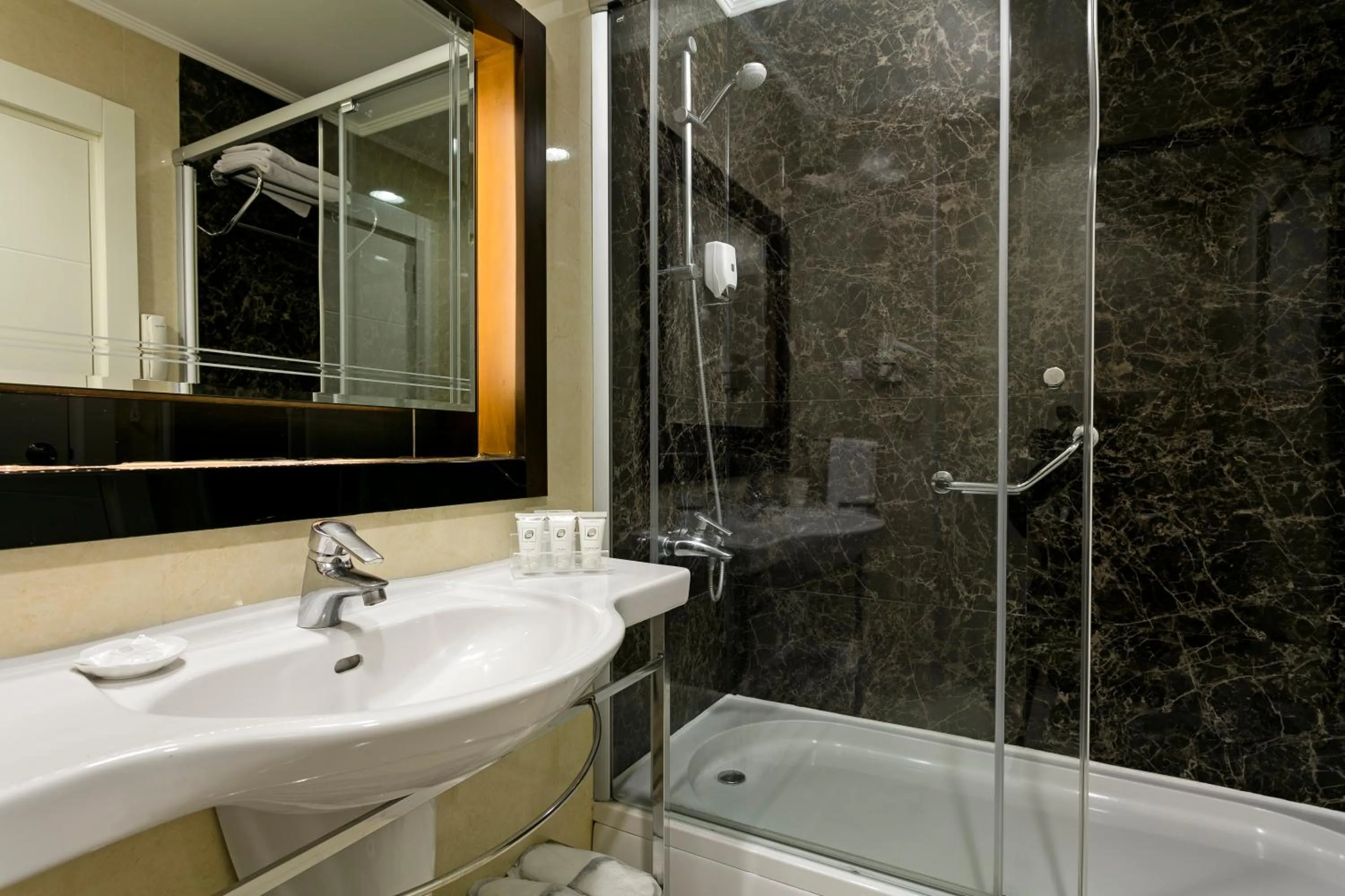 Shower in Limak Atlantis Deluxe Hotel Belek