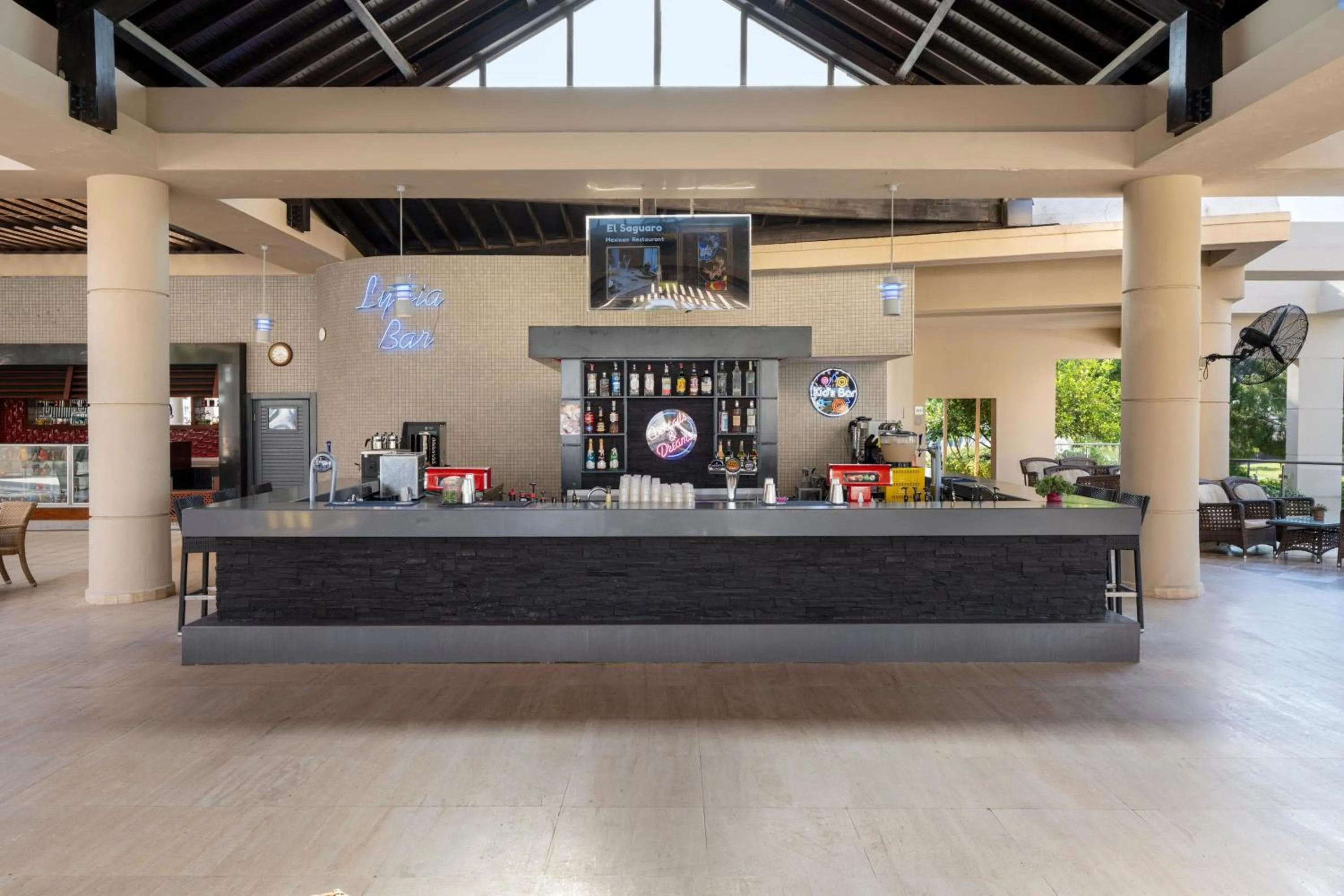 Lounge or bar in Limak Atlantis Deluxe Hotel Belek