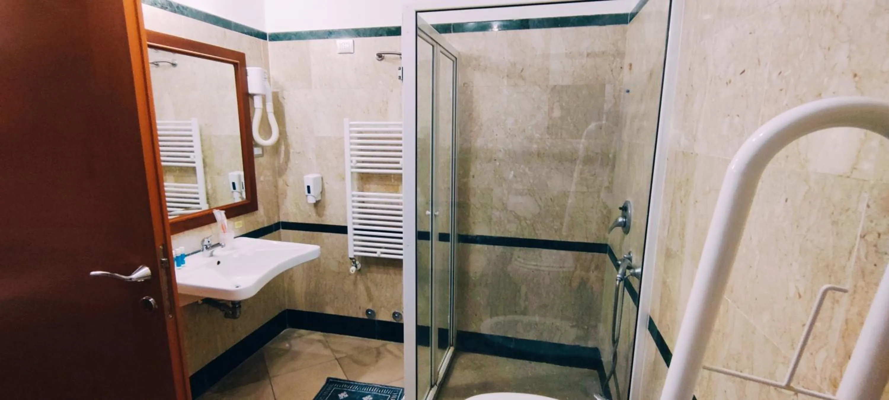 Shower in Affittacamere Stranamore