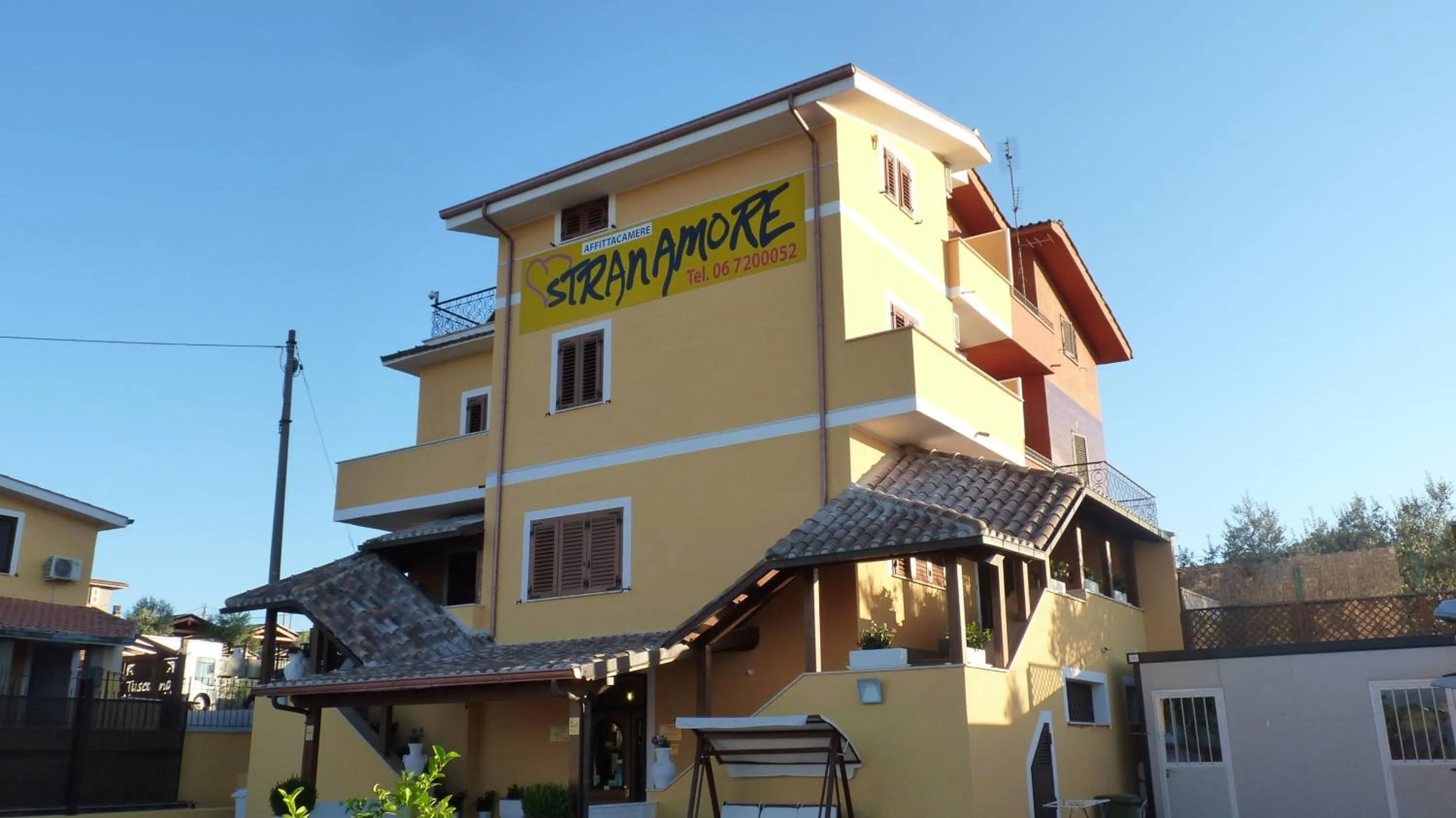 Facade/entrance in Affittacamere Stranamore