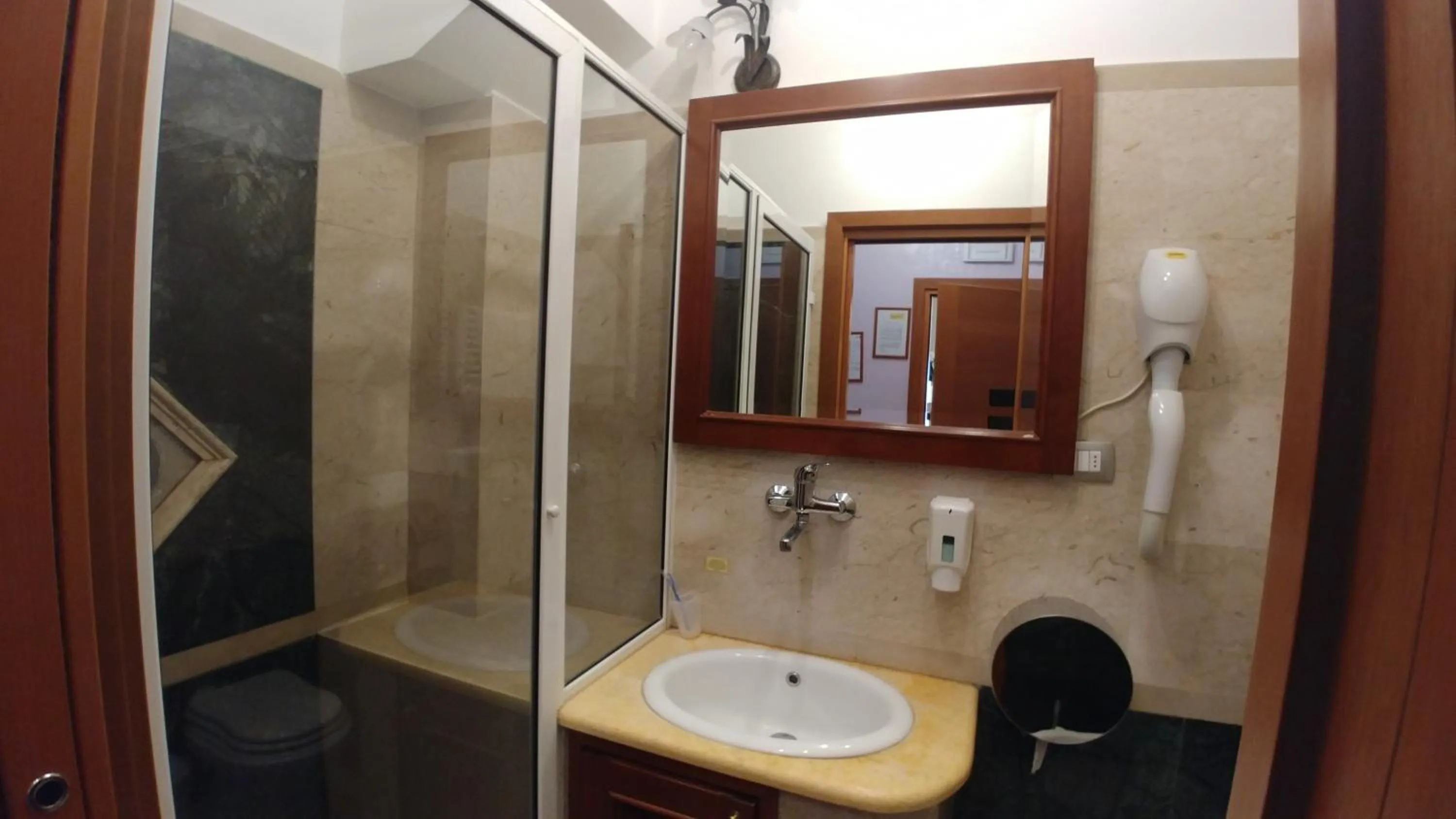 Shower in Affittacamere Stranamore