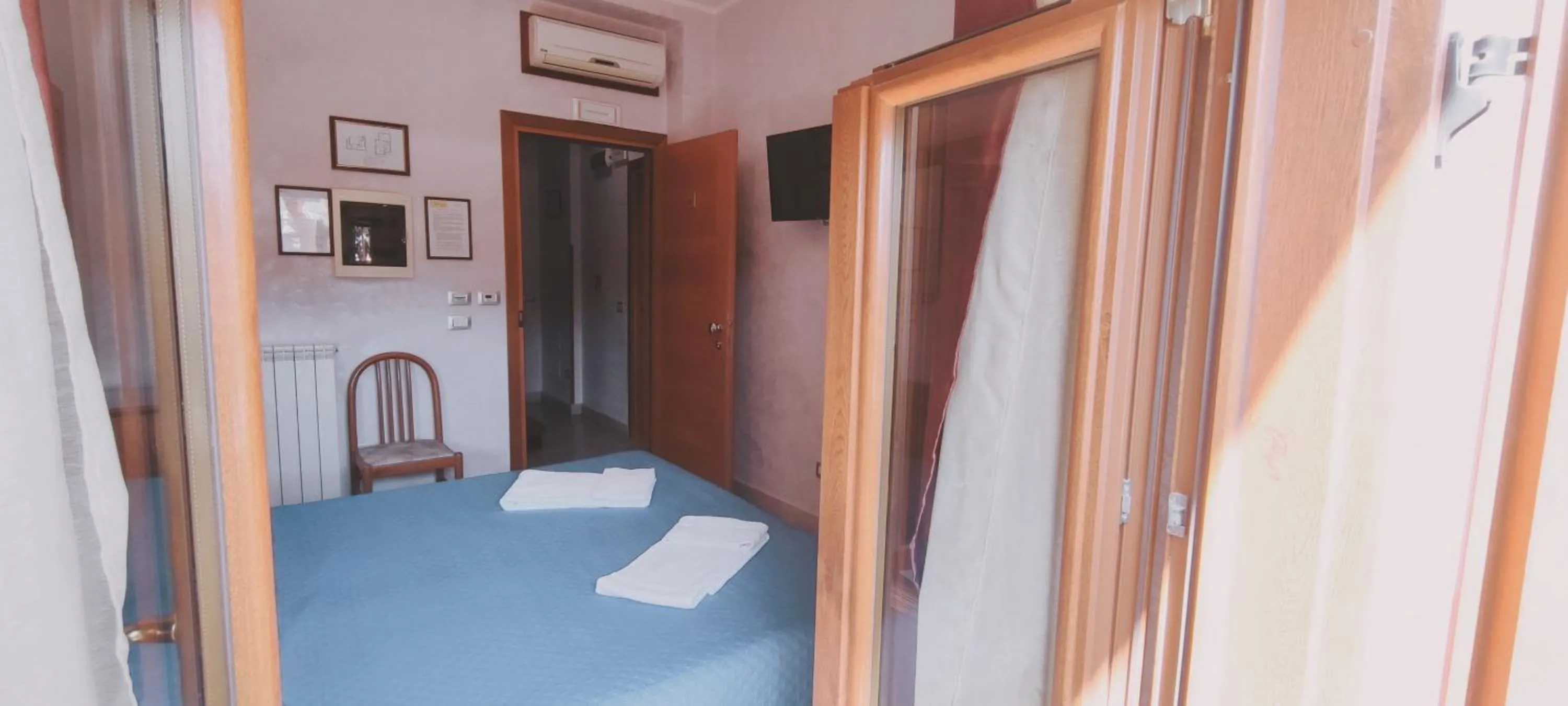 View (from property/room), Bed in Affittacamere Stranamore