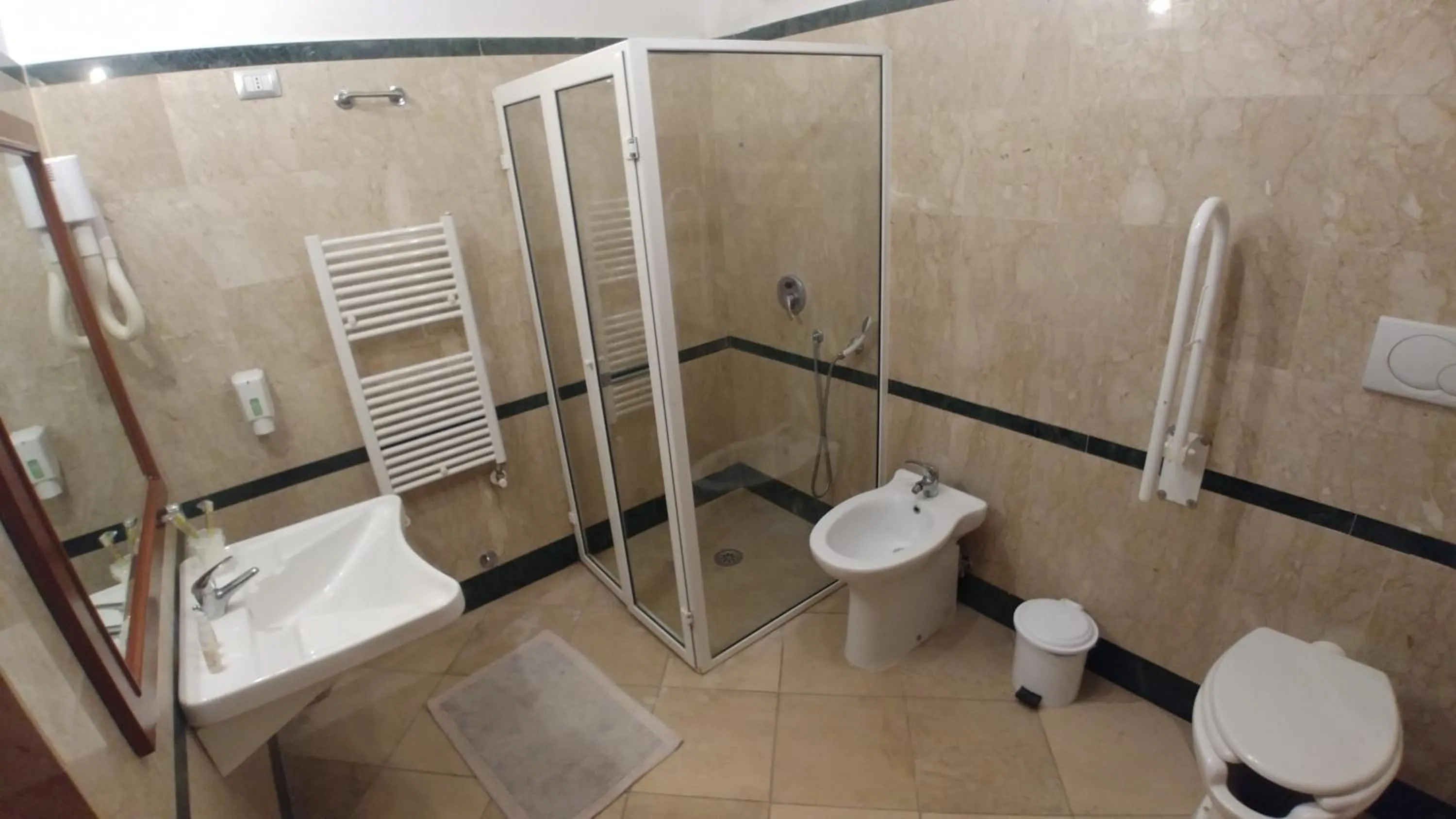 Shower in Affittacamere Stranamore