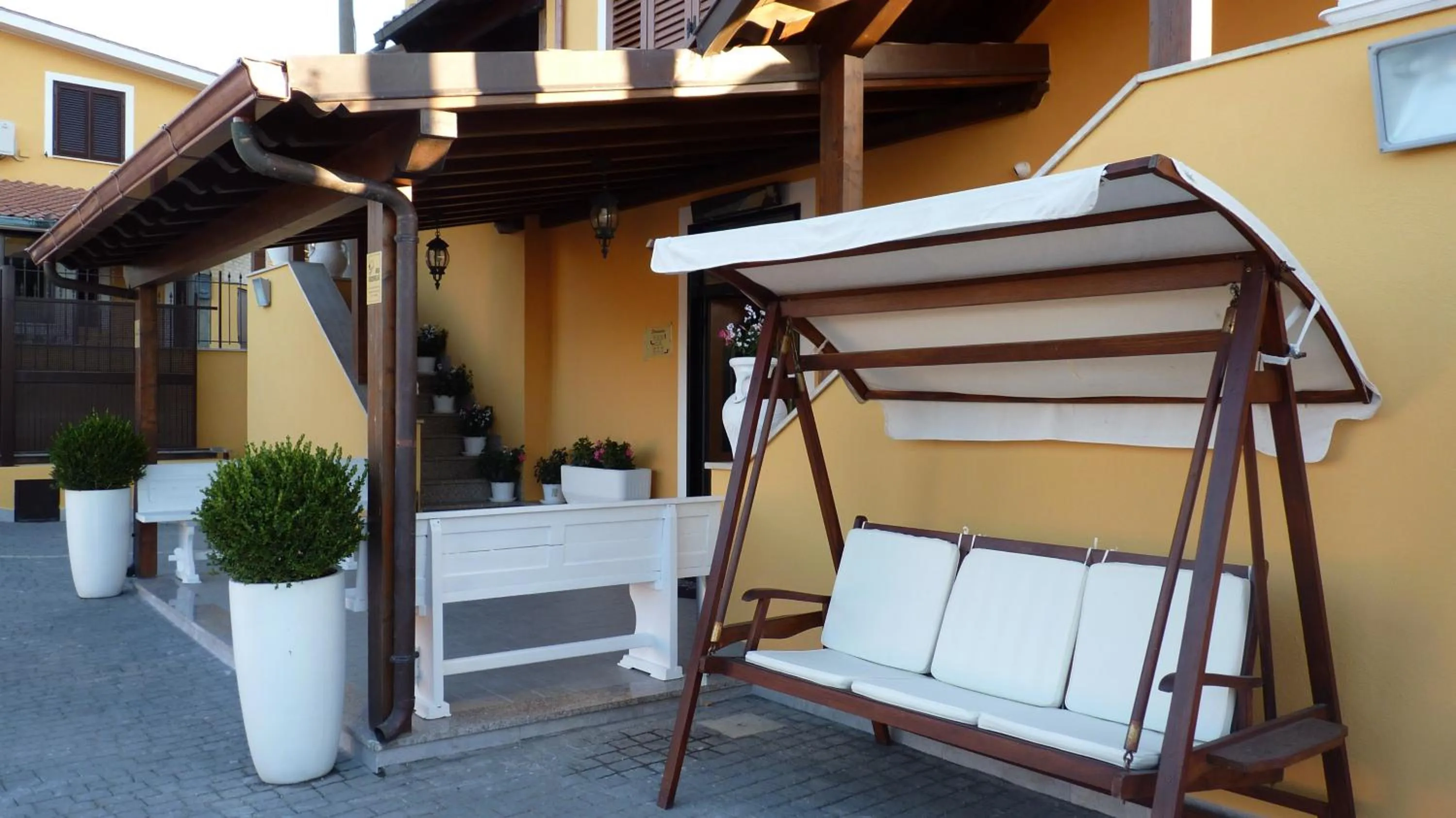 Facade/entrance in Affittacamere Stranamore