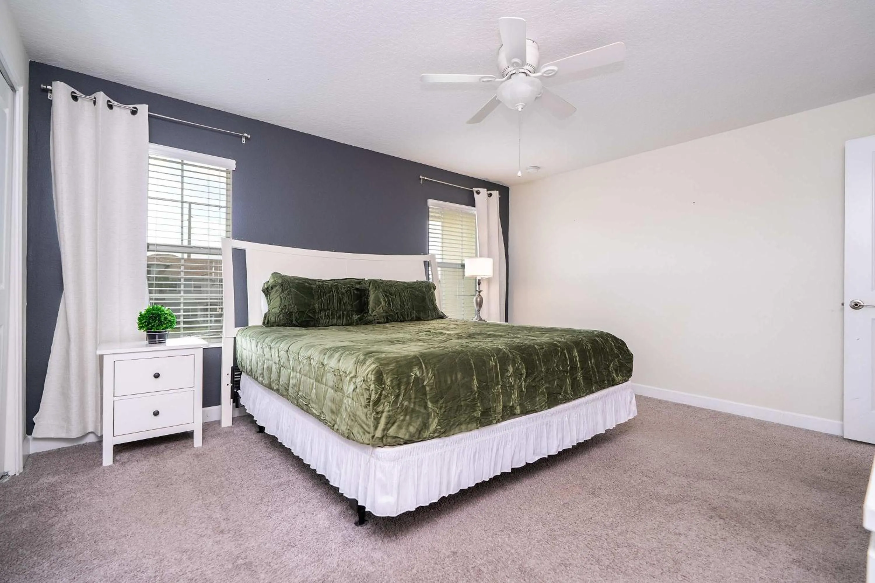 Bed in Family Friendly Four Bedrooms w/ Pool 4896