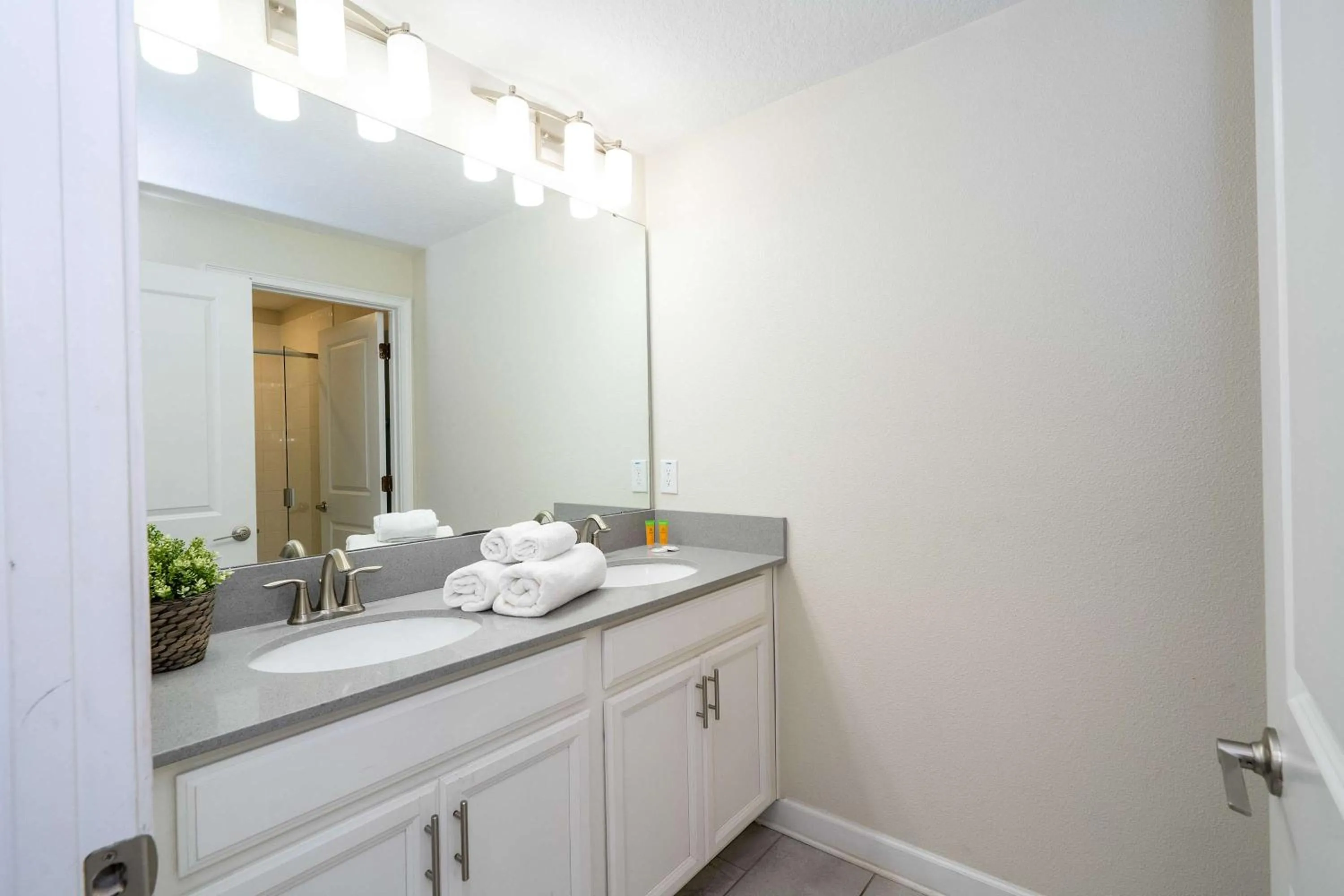 Family Friendly Four Bedrooms w/ Pool 4896