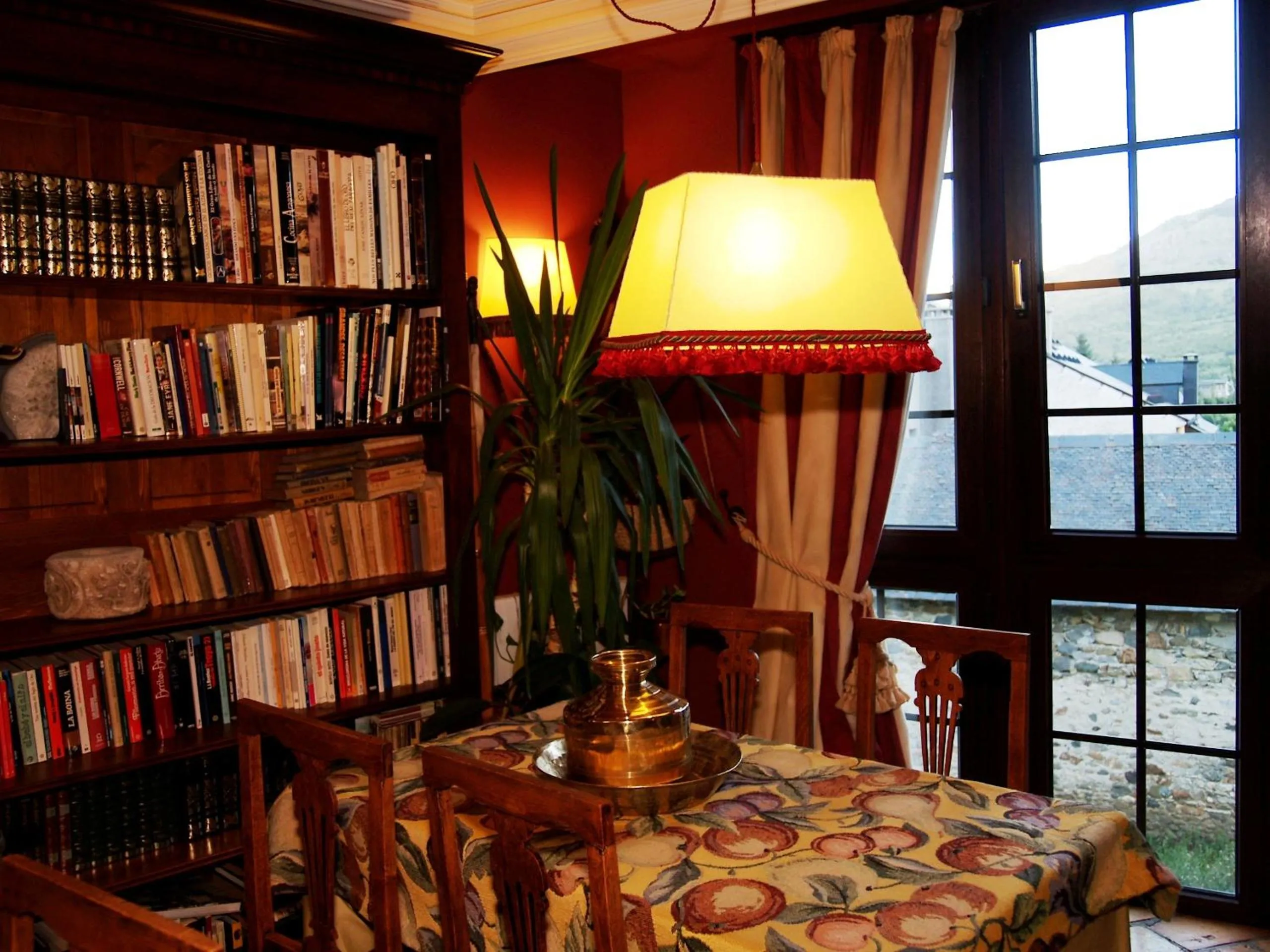 Library in Hotel Almud