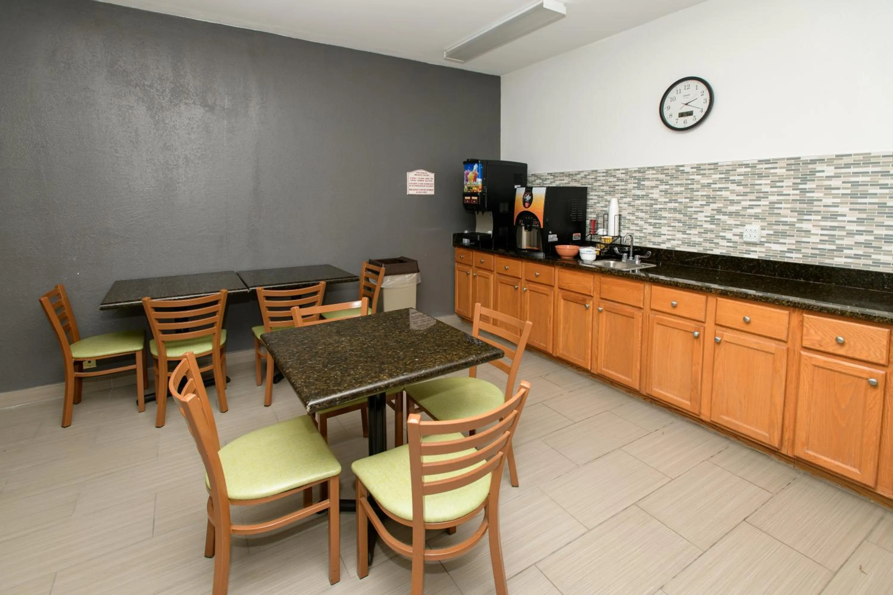 Breakfast in HomeTown Inn-Ringgold