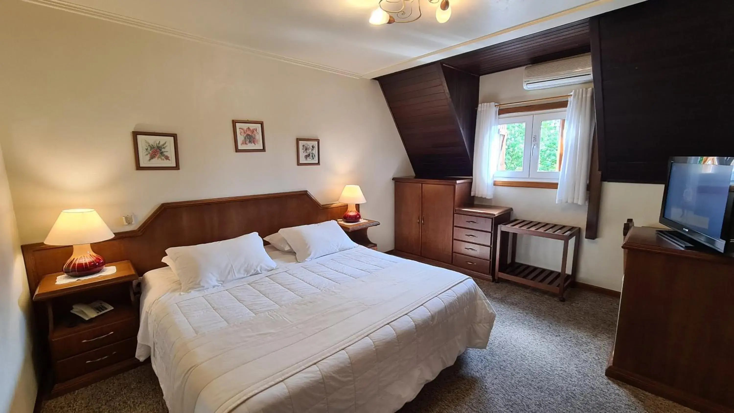 Deluxe Double or Twin Room in Hotel Azaleia Deluxe Double or Twin Room in Hotel Azaleia