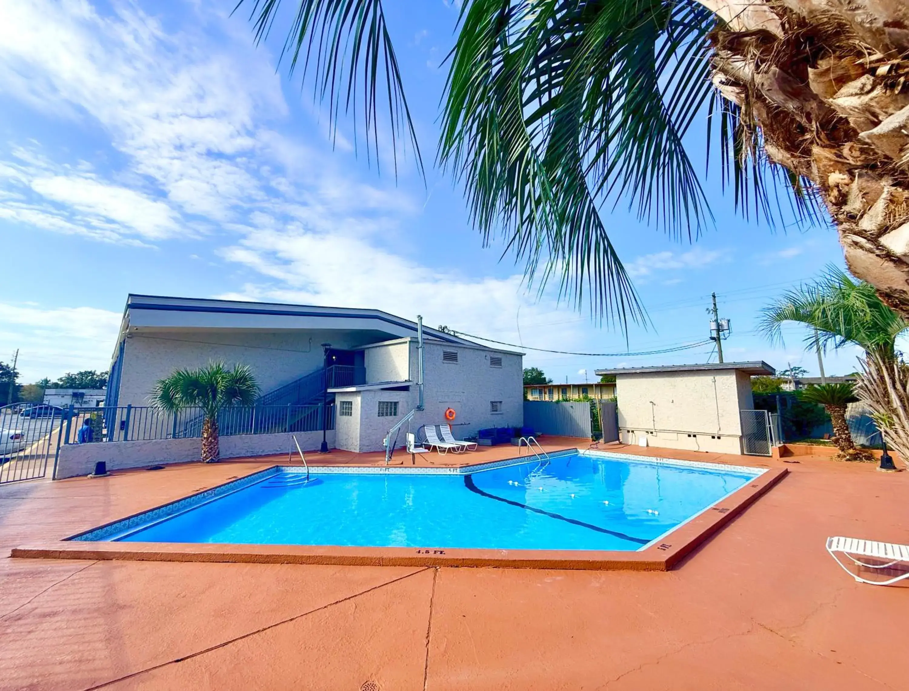 Swimming pool in Days Inn by Wyndham Tallahassee University Center Swimming pool in Days Inn by Wyndham Tallahassee University Center