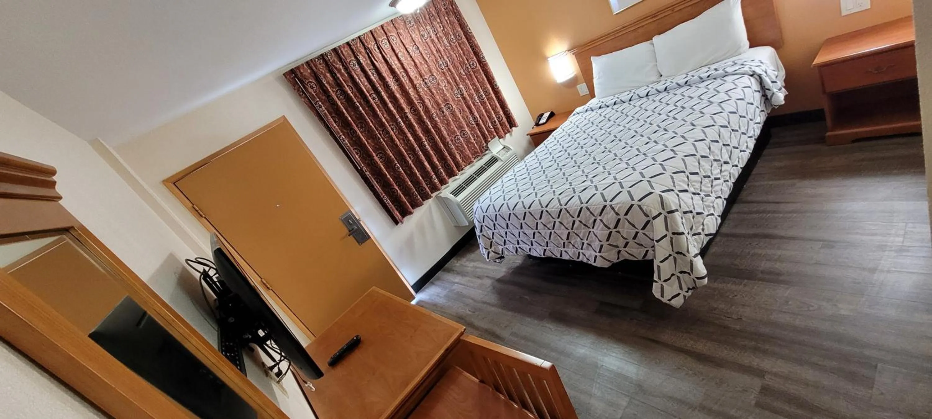 Bed in Harvey's Motel SDSU La Mesa San Diego