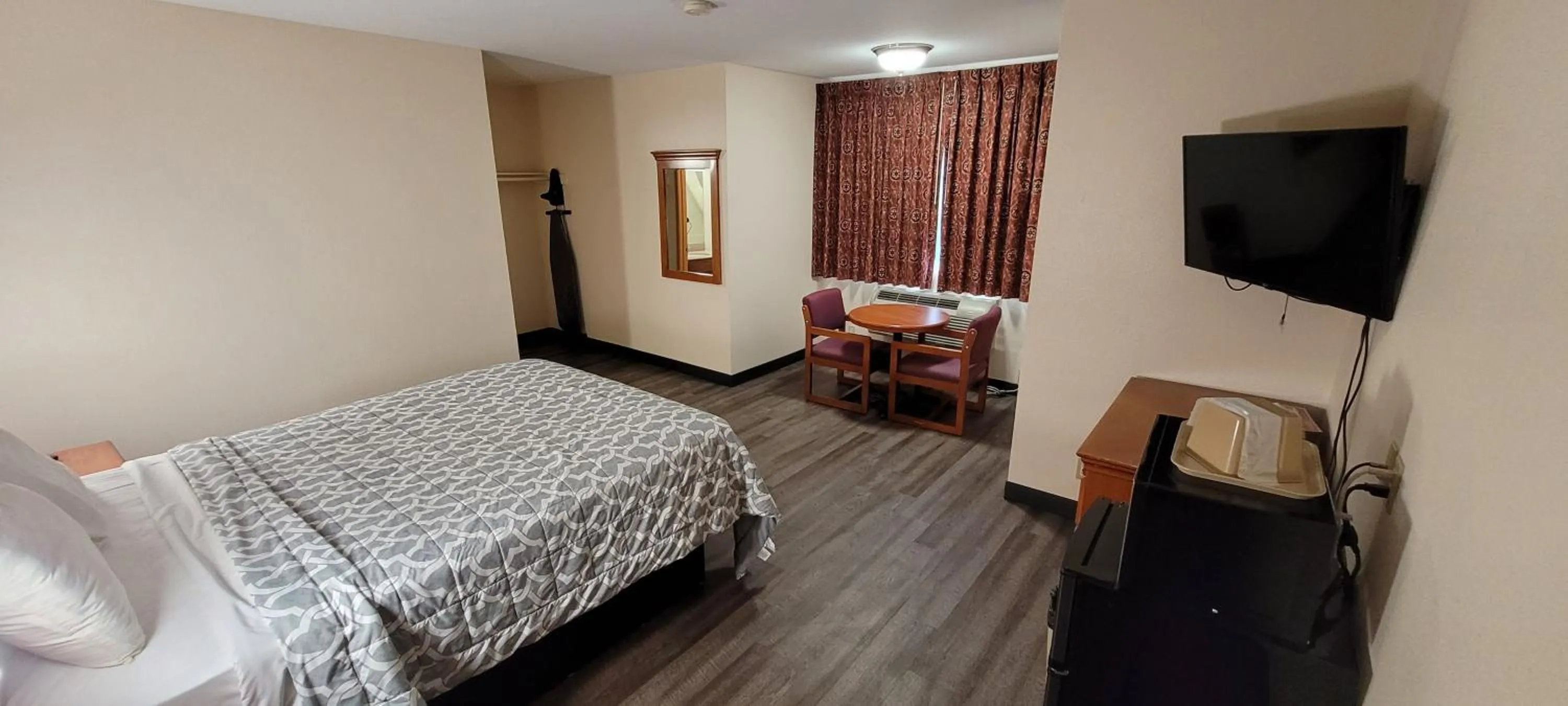 Bed in Harvey's Motel SDSU La Mesa San Diego