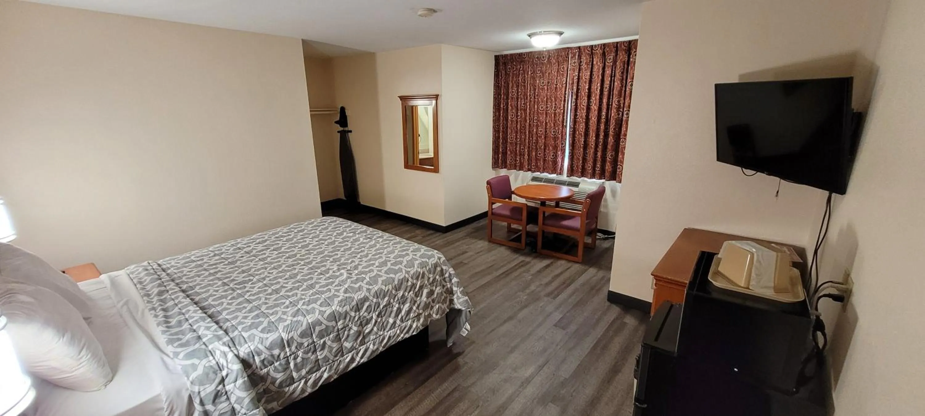 Bed in Harvey's Motel SDSU La Mesa San Diego