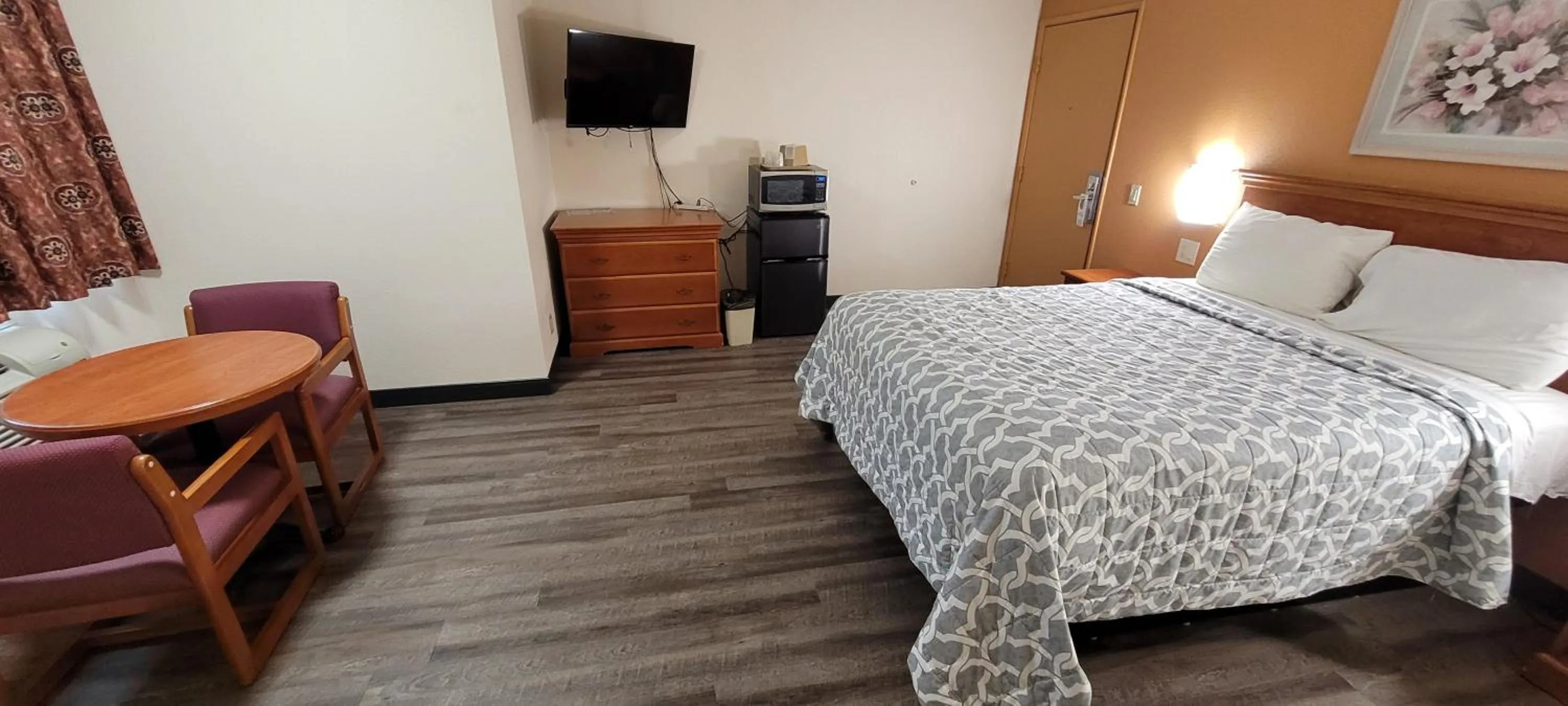 Bed in Harvey's Motel SDSU La Mesa San Diego