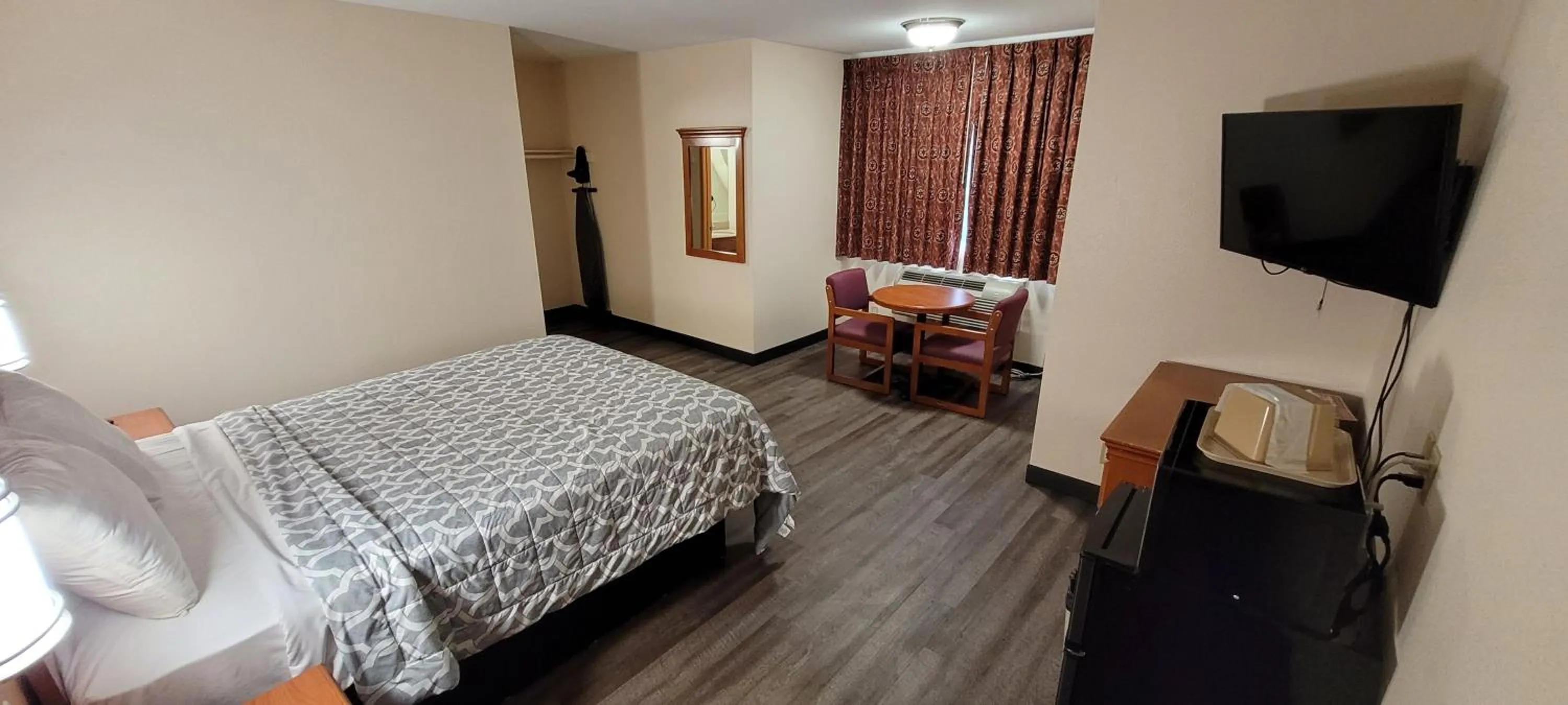 Bed in Harvey's Motel SDSU La Mesa San Diego