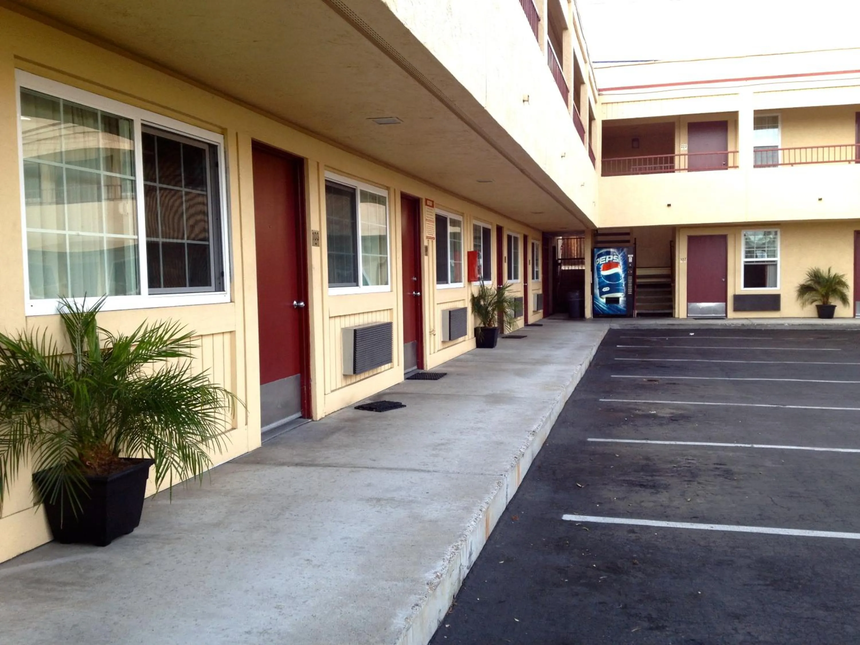 Property building in Harvey's Motel SDSU La Mesa San Diego