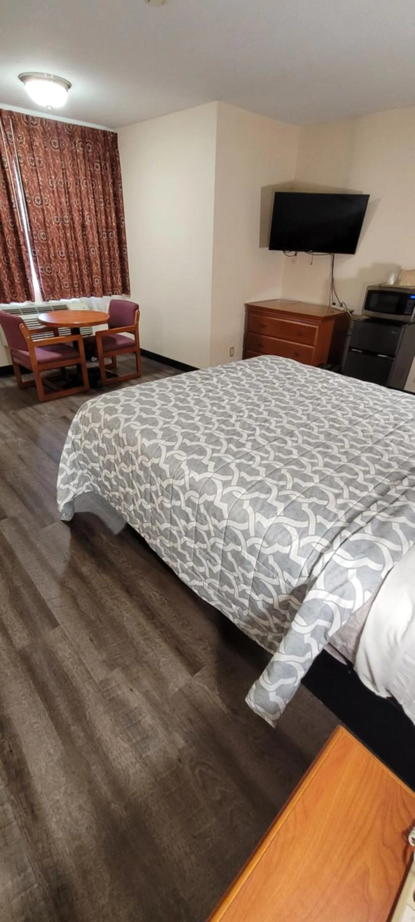 Bed in Harvey's Motel SDSU La Mesa San Diego