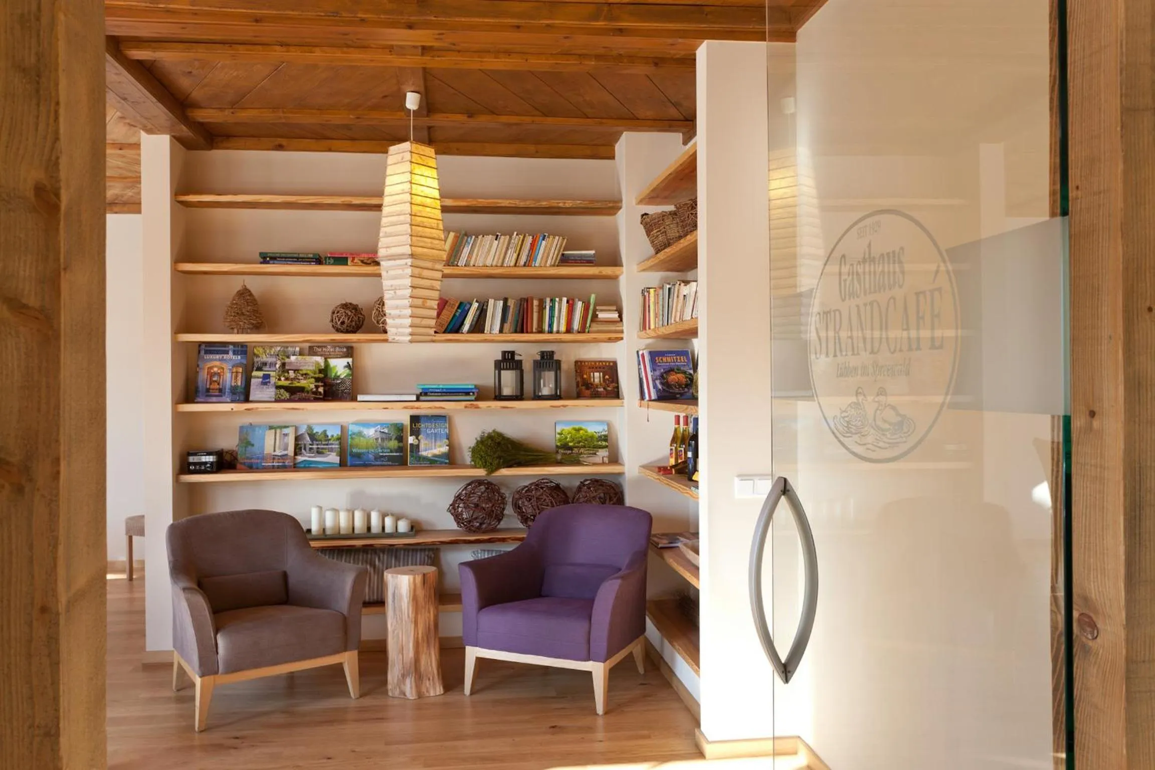 Library in Hotel Strandhaus - Boutique Resort & Spa