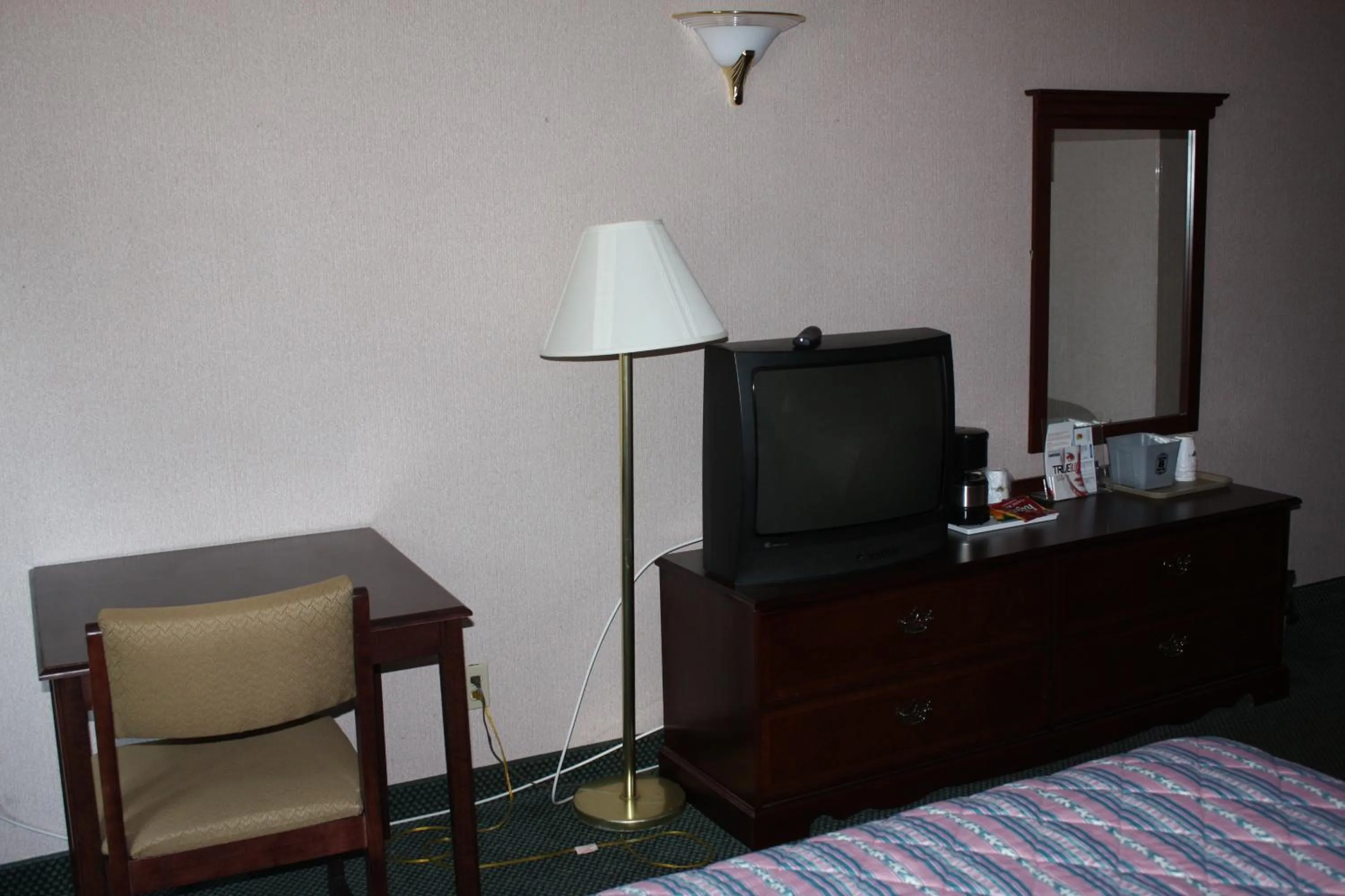 TV and multimedia, Bed in Quality Inn