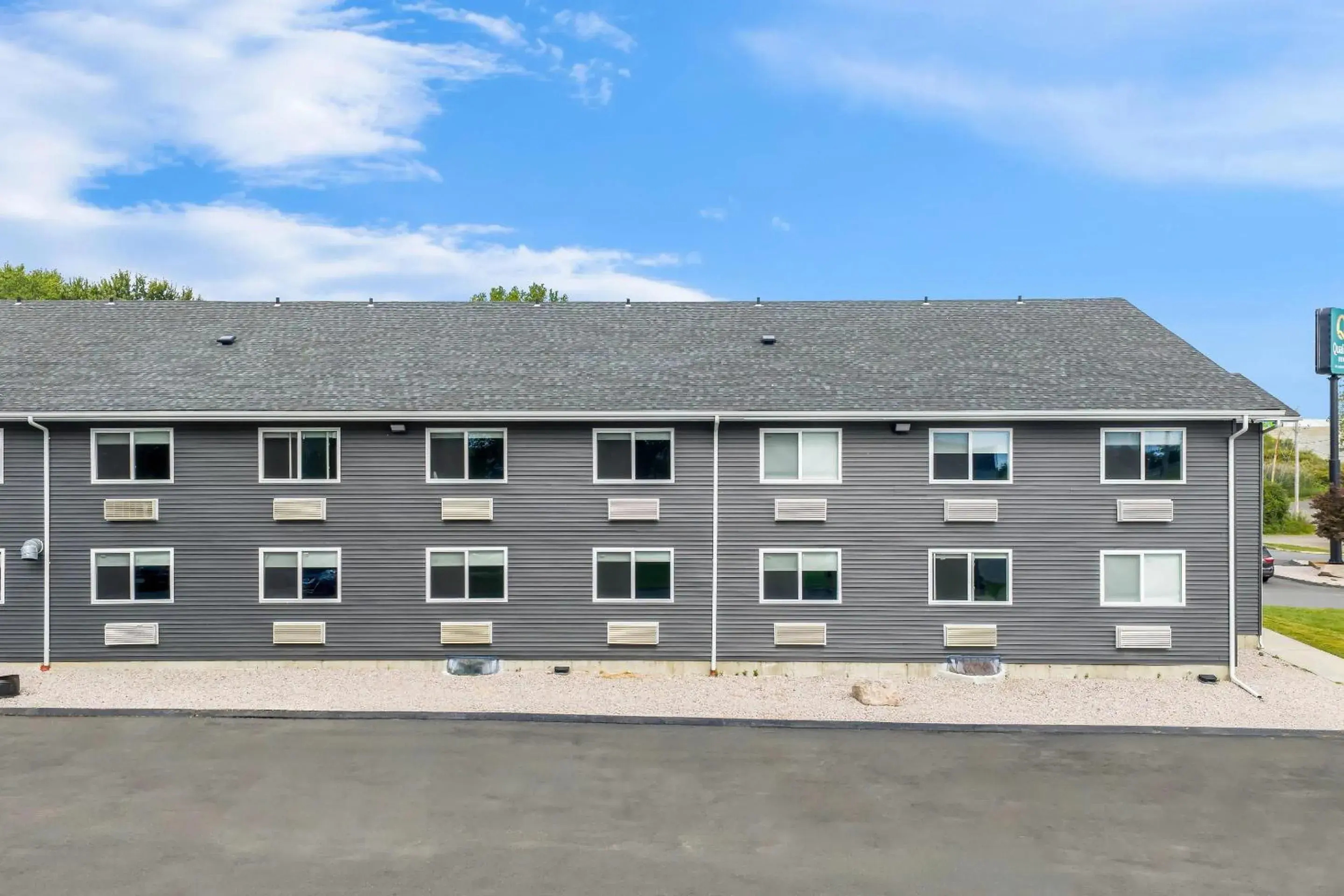 Property building in Quality Inn Property building in Quality Inn