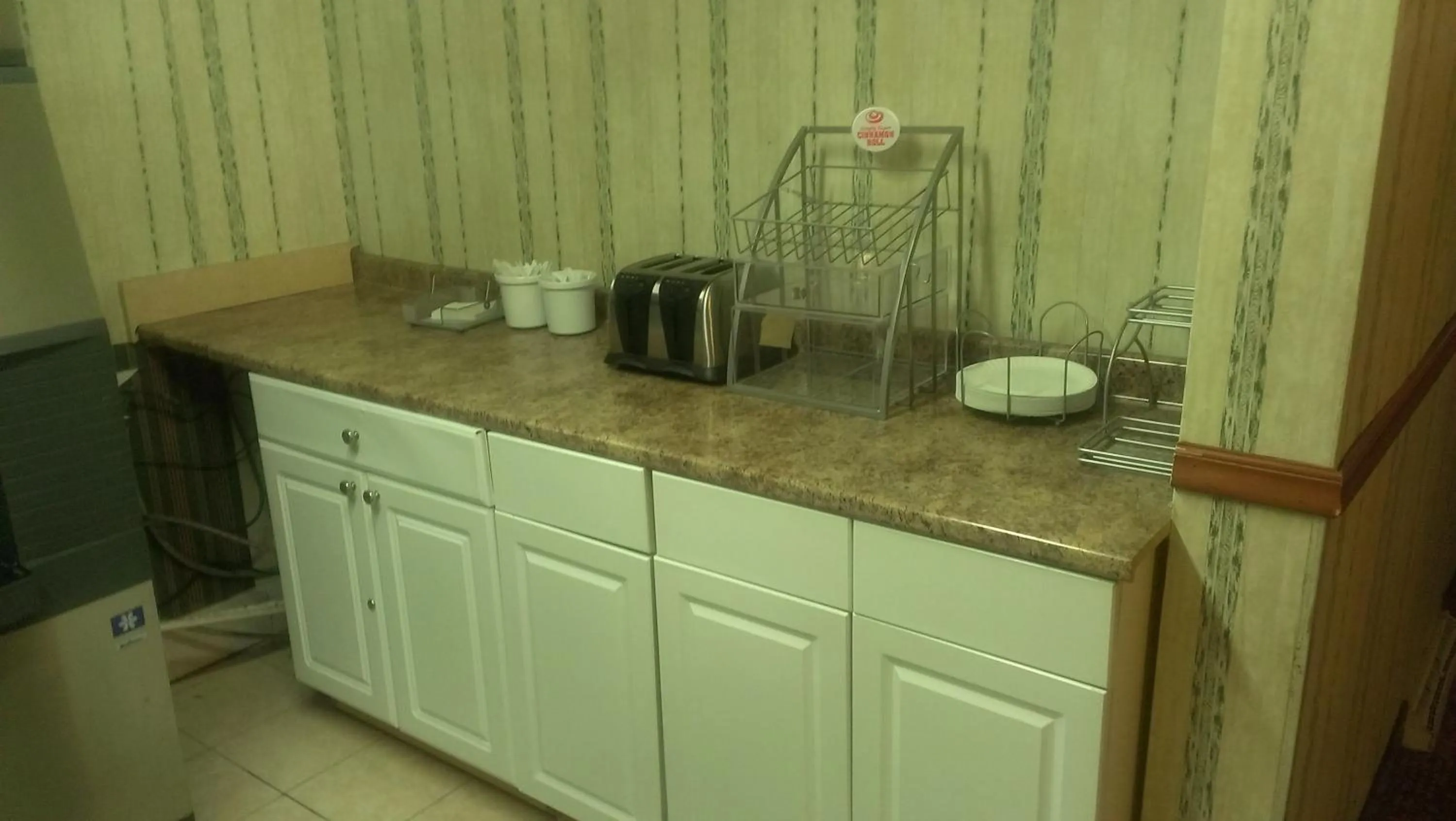 Restaurant/places to eat in Quality Inn