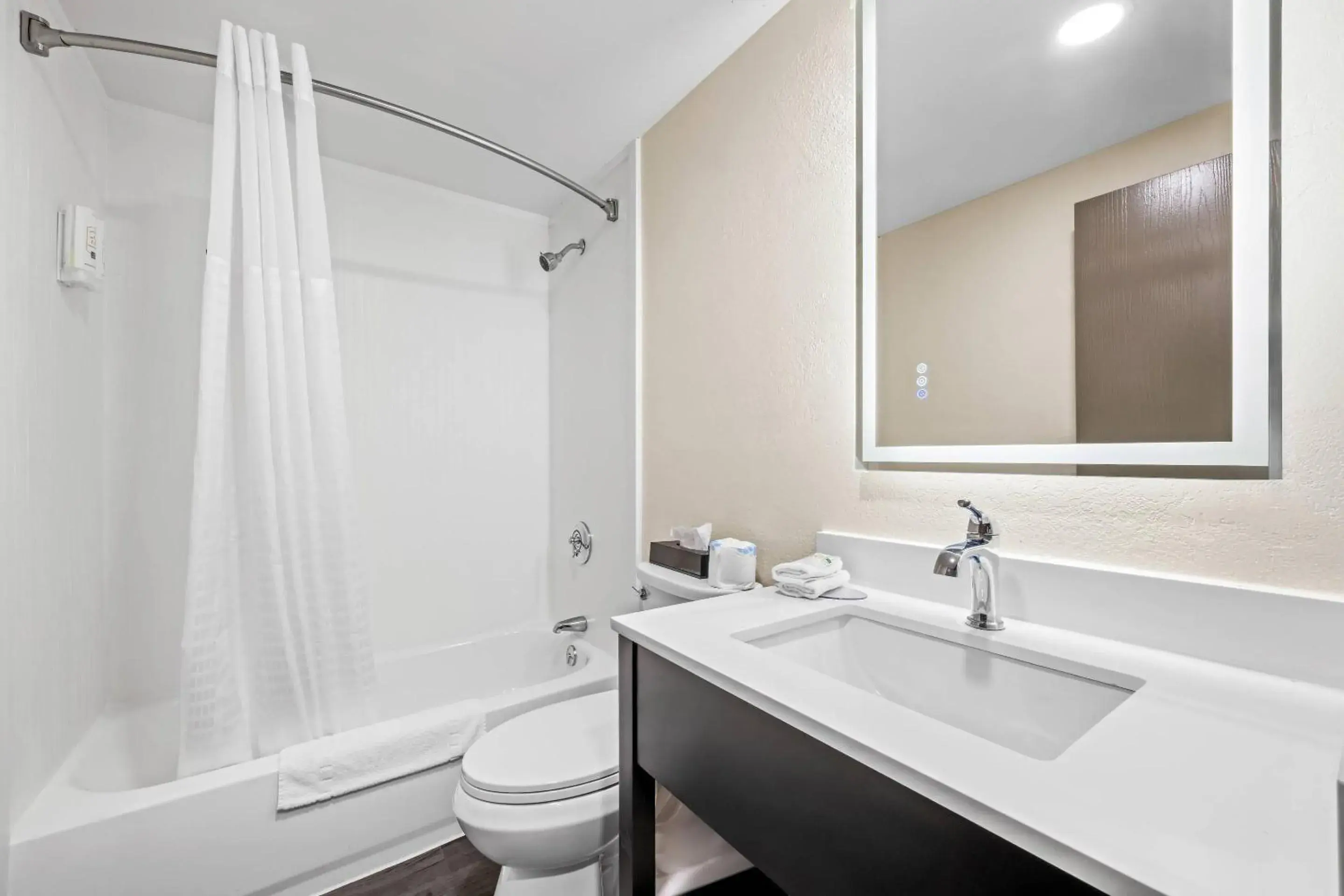 Bedroom in Quality Inn Bedroom in Quality Inn