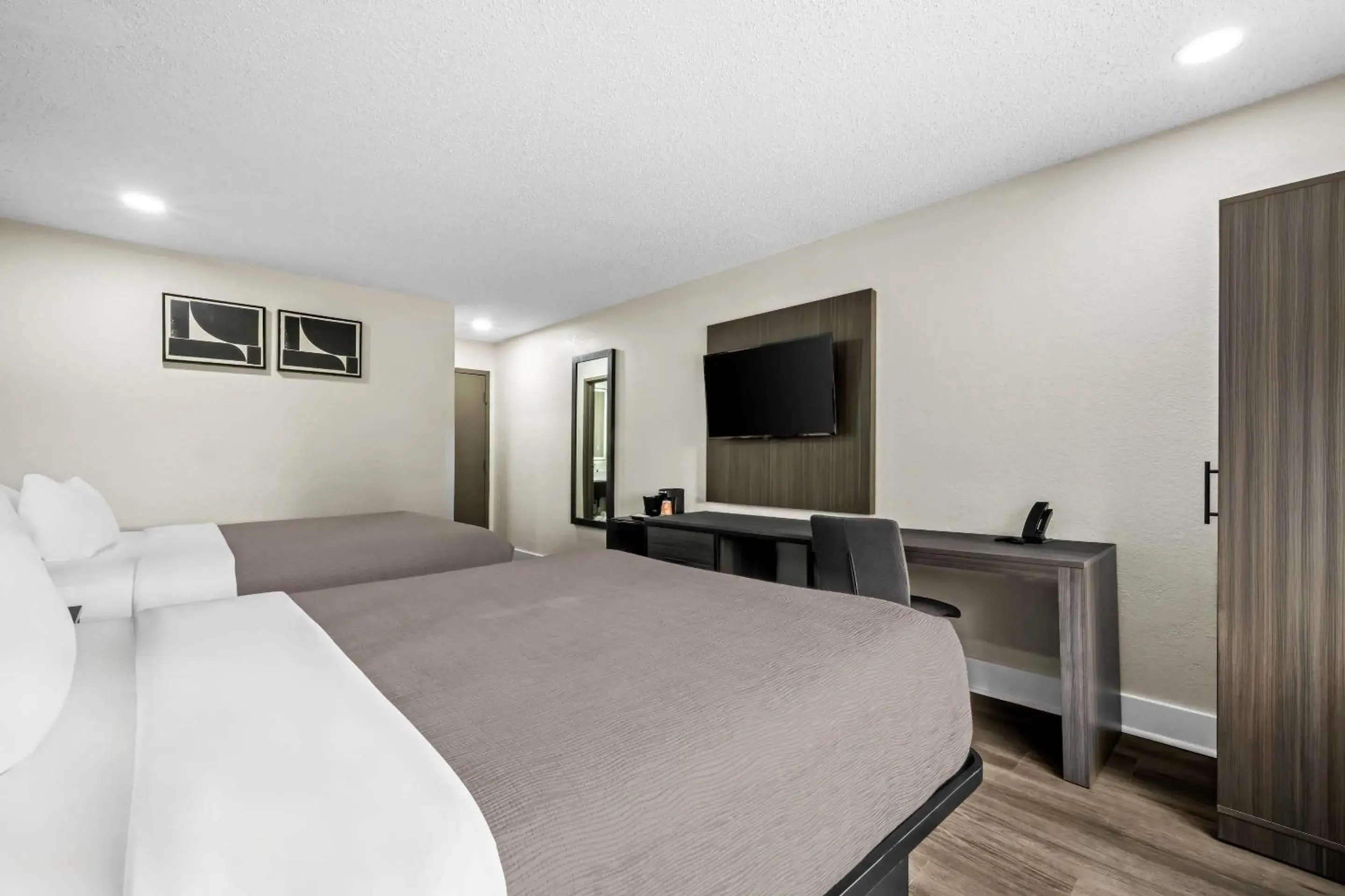 Bedroom, Bed in Quality Inn Bedroom, Bed in Quality Inn