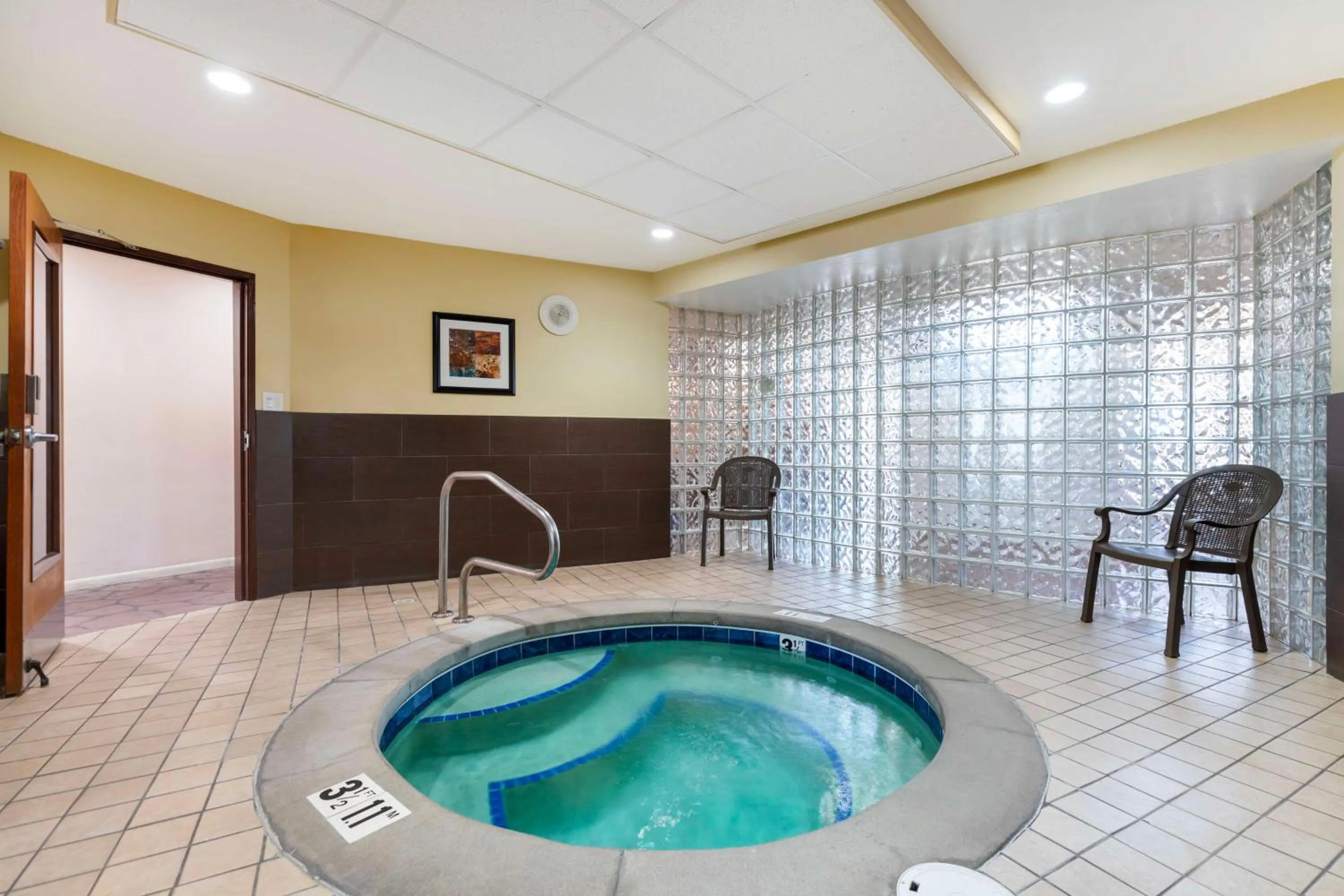 Pool view in Best Western Kiva Inn