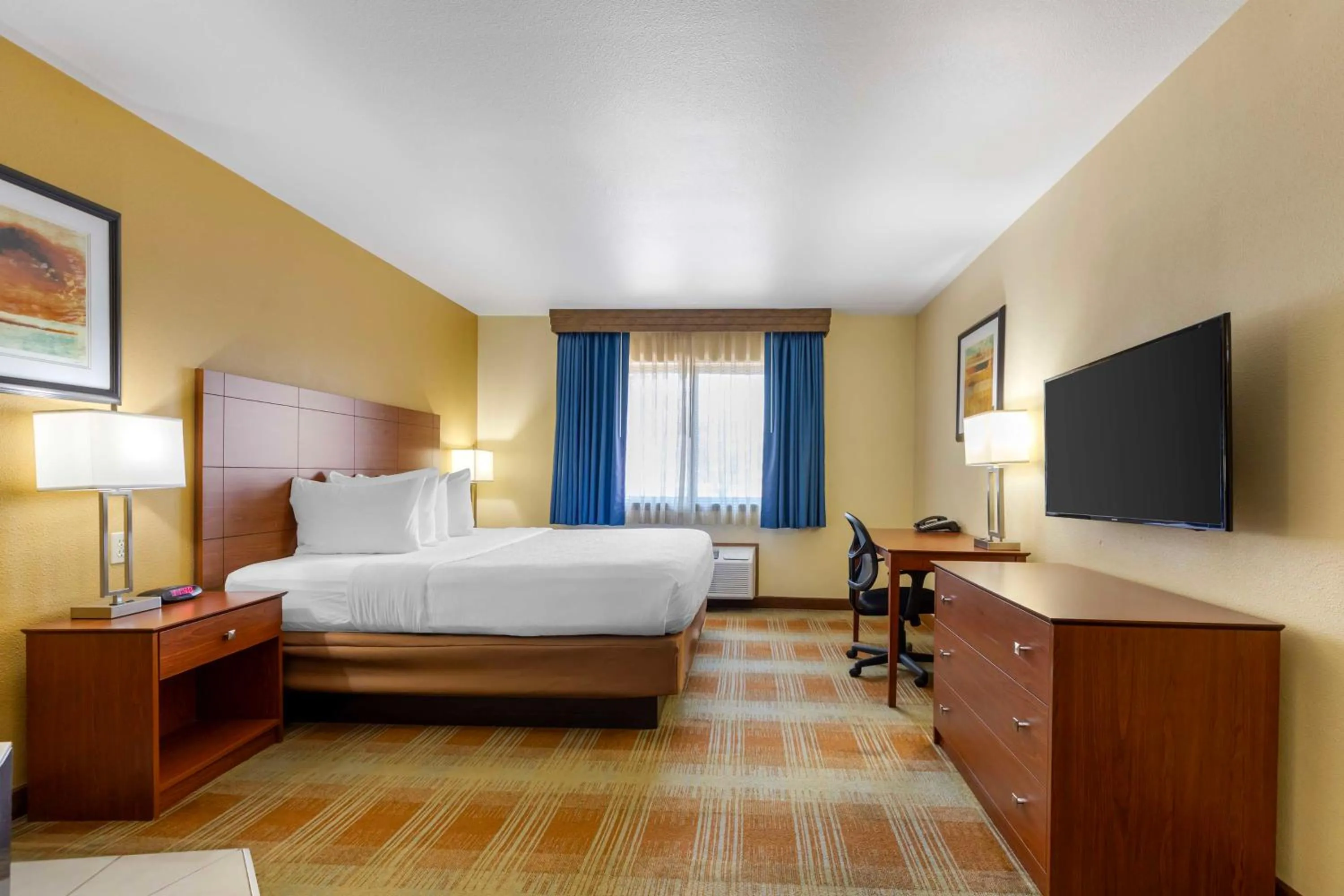 Bedroom, Bed in Best Western Kiva Inn