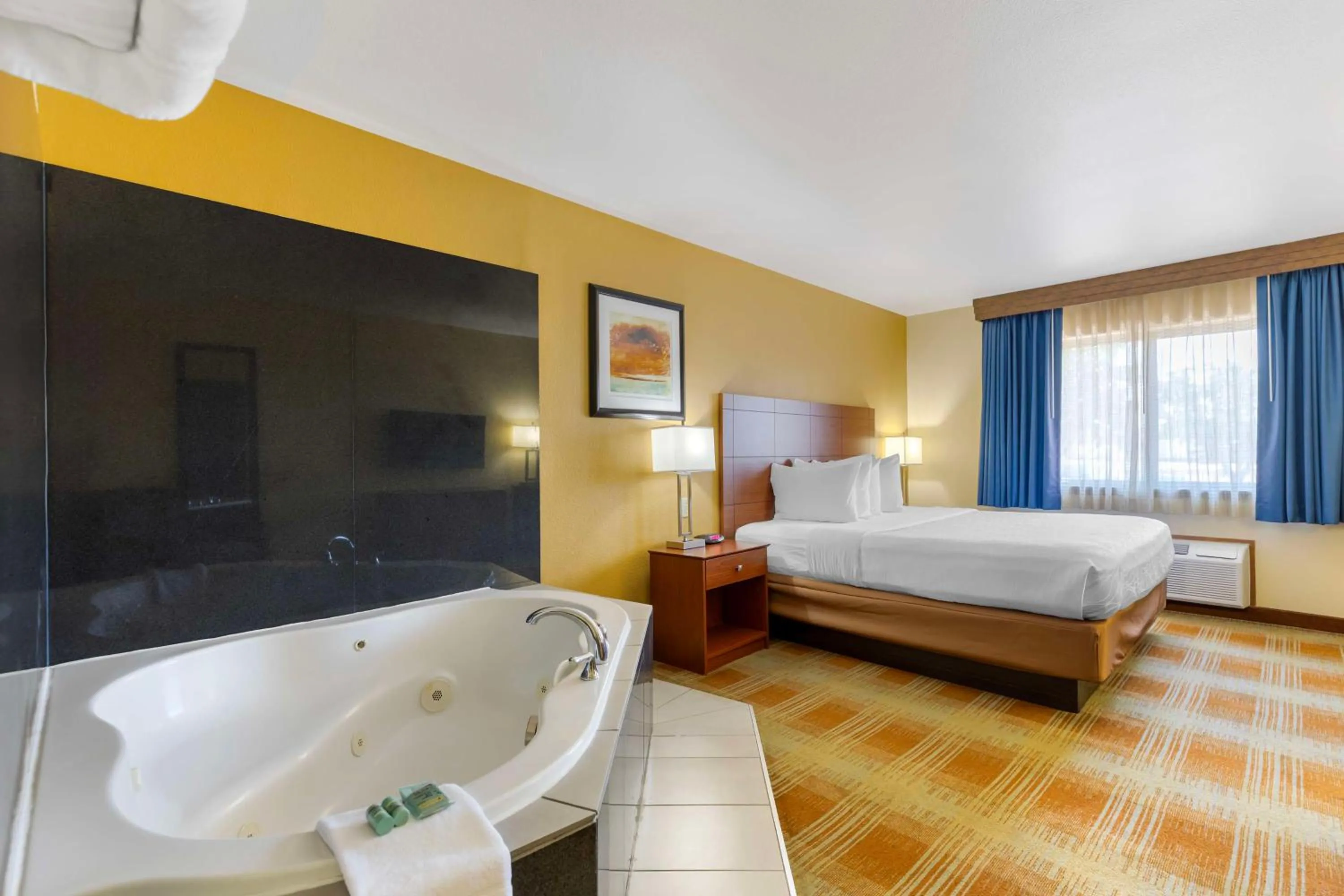 Bedroom, Bed in Best Western Kiva Inn