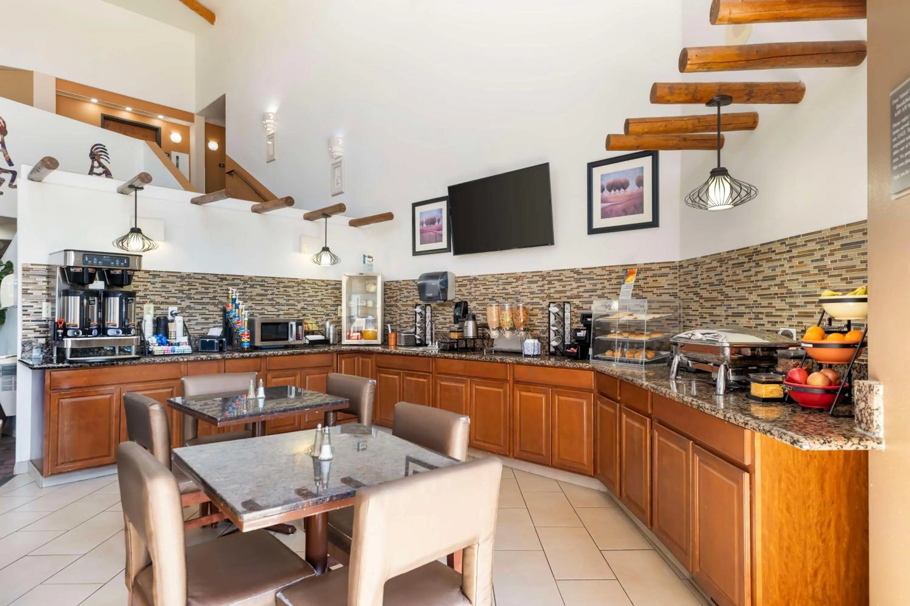 Breakfast in Best Western Kiva Inn