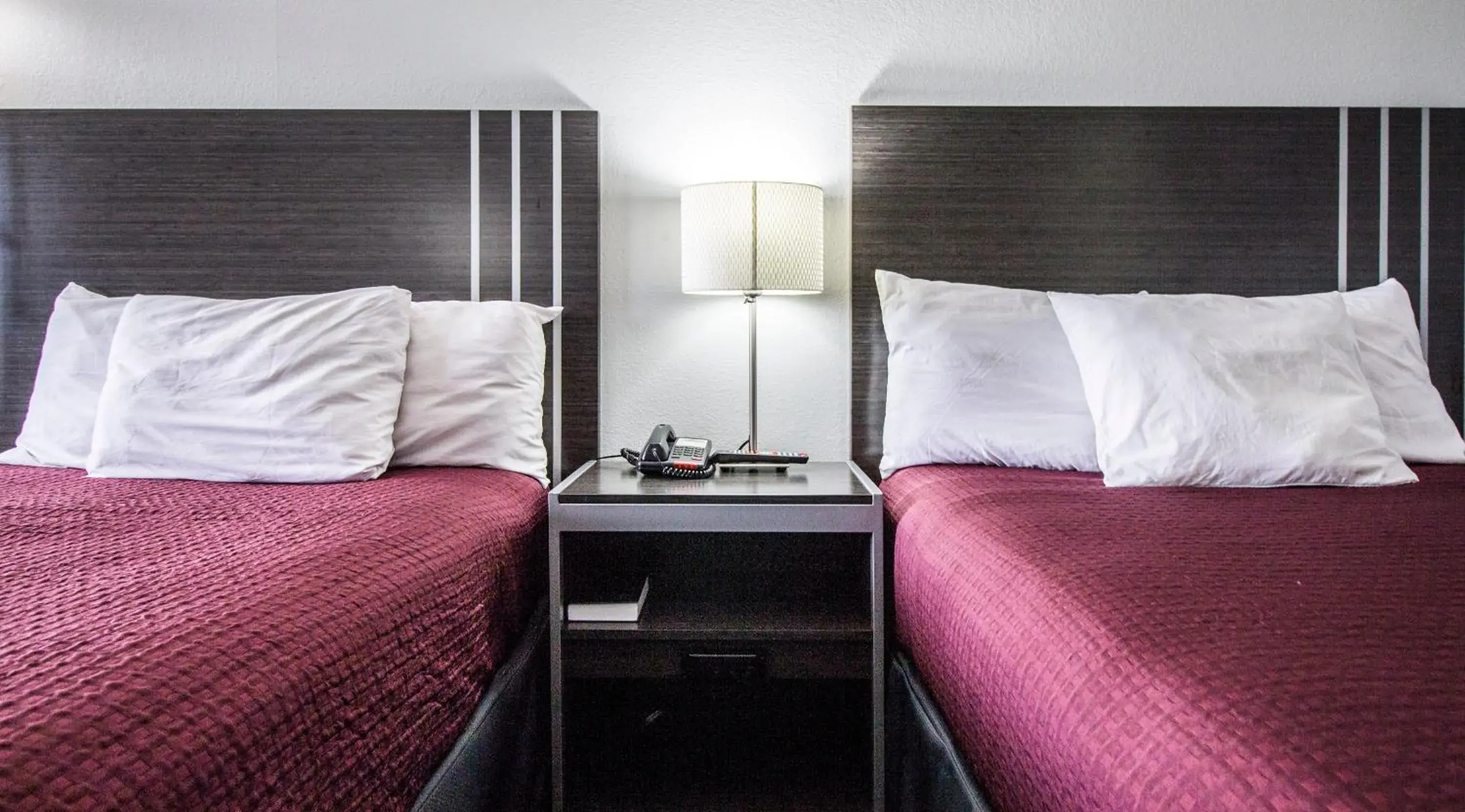 Bedroom, Bed in Brick Lodge Atlanta/Norcross Bedroom, Bed in Brick Lodge Atlanta/Norcross