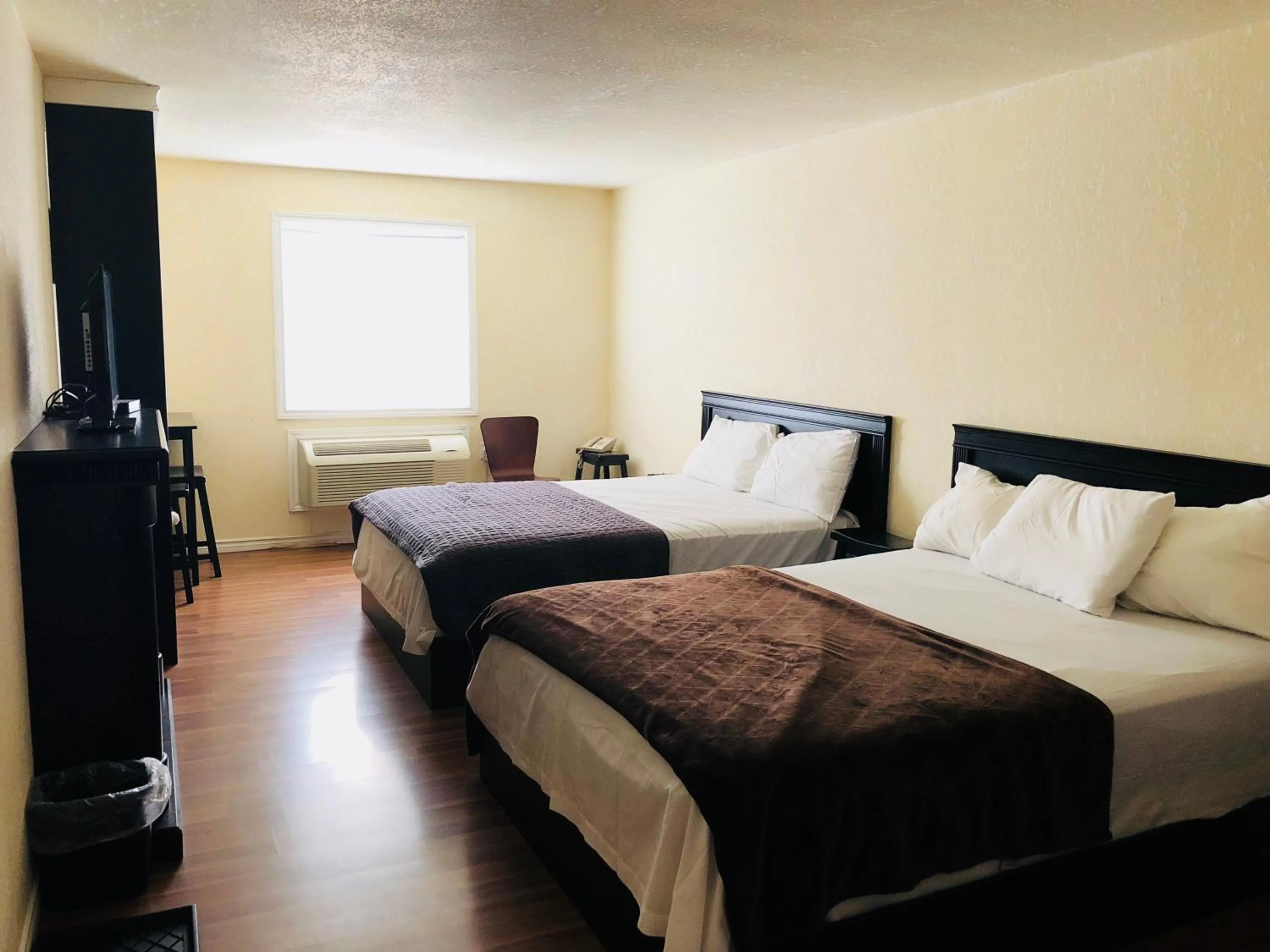 Bed in Langham Motel