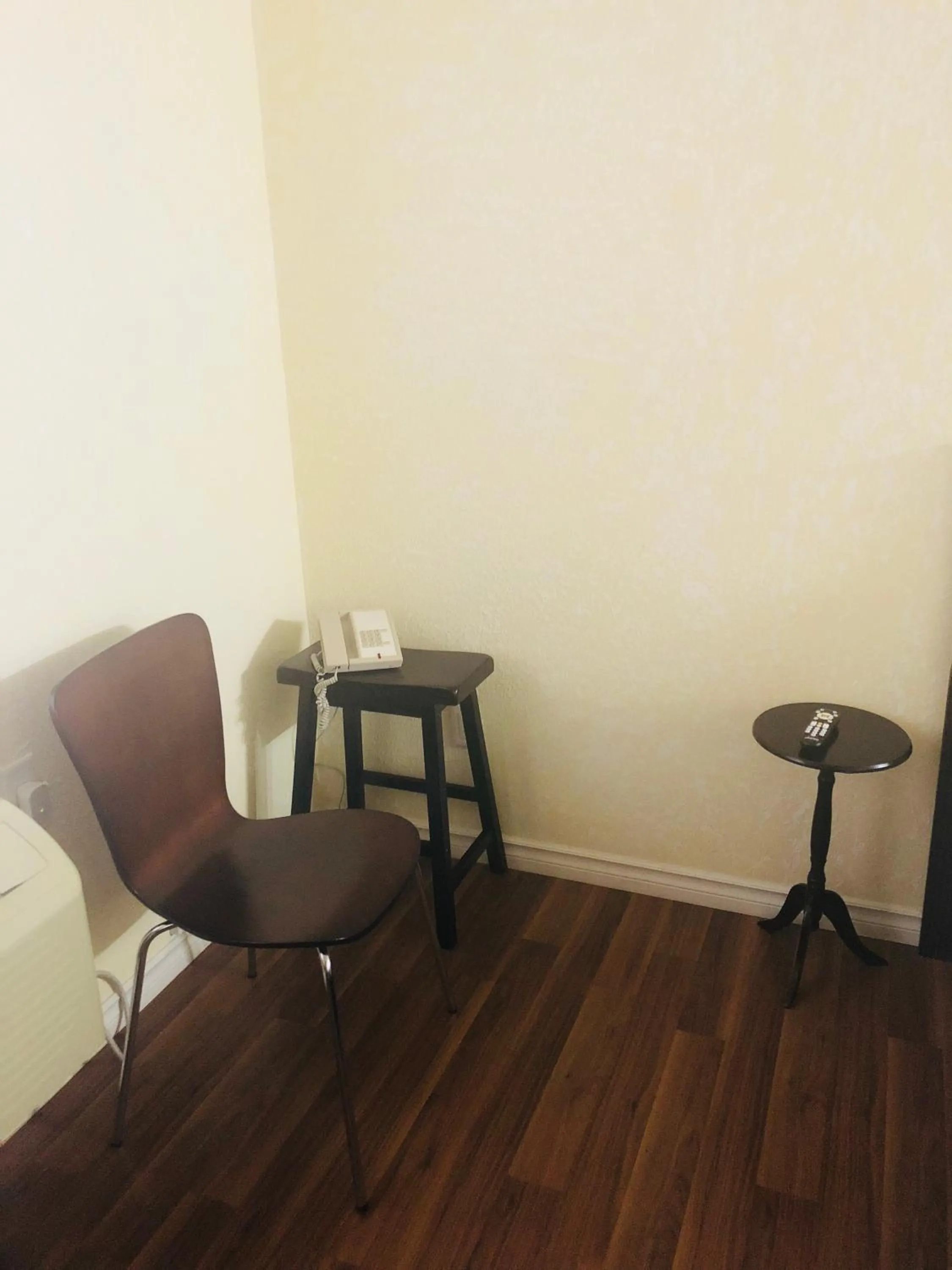 Bedroom in Langham Motel