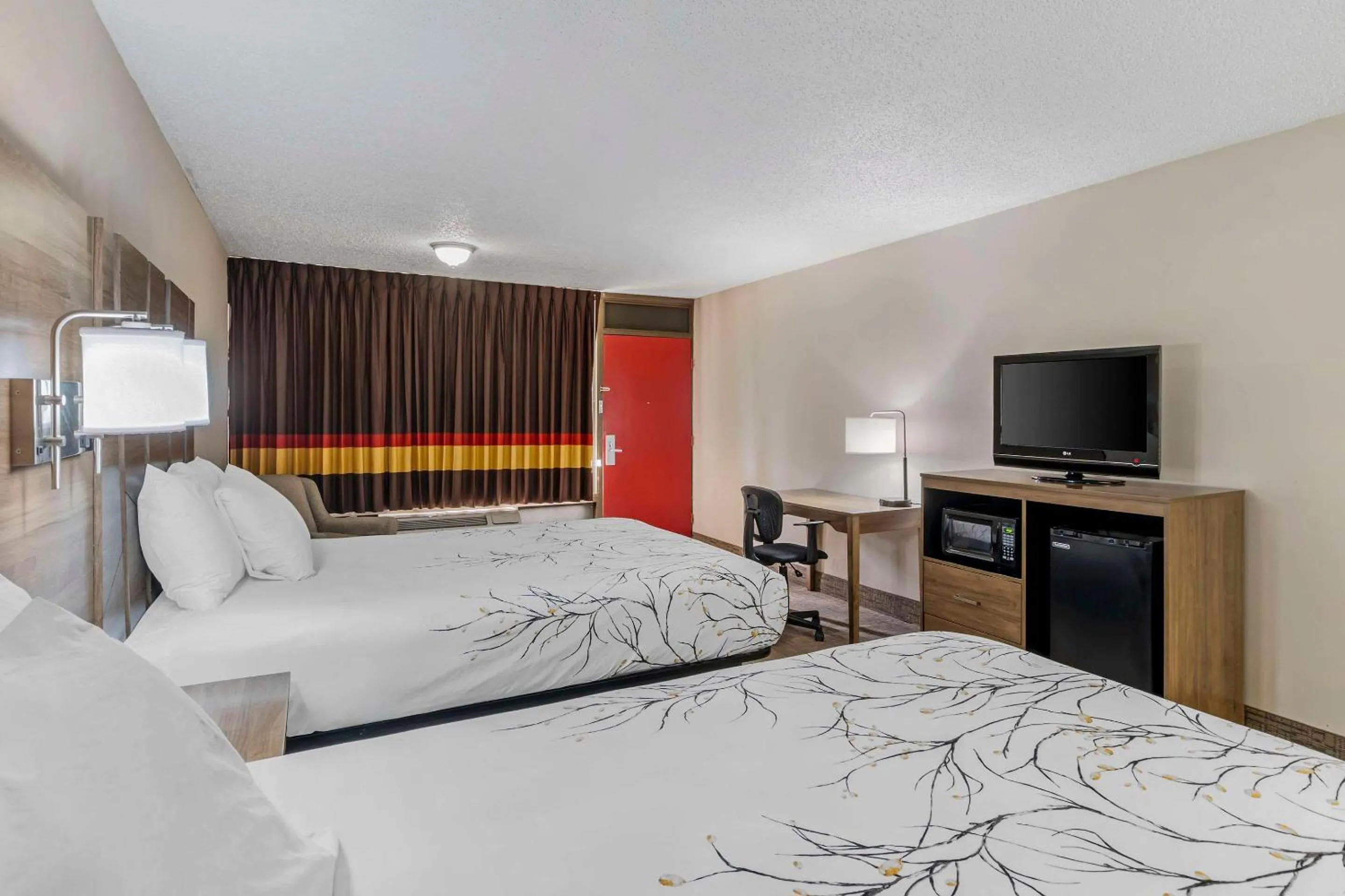 Bedroom, Bed in Rodeway Inn