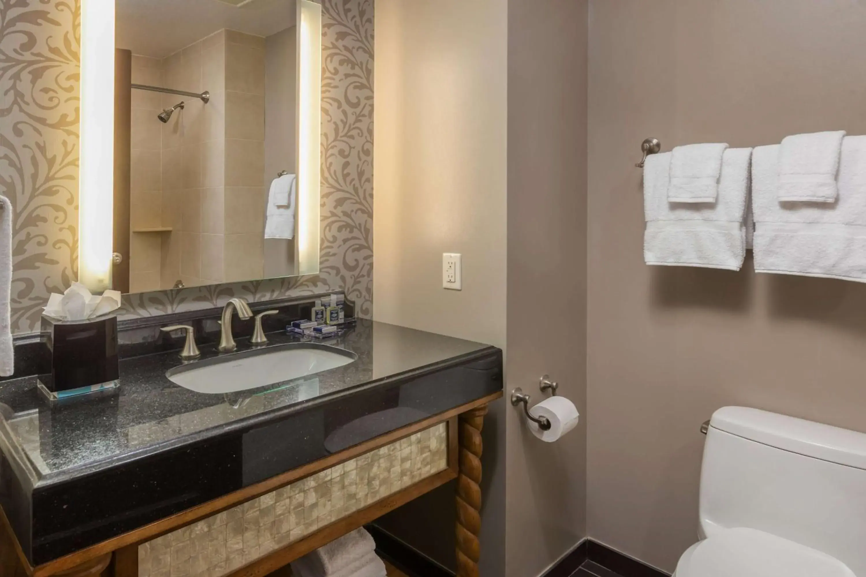 King Room with Lake View and Balcony in Wyndham Grand Orlando Resort Bonnet Creek King Room with Lake View and Balcony in Wyndham Grand Orlando Resort Bonnet Creek