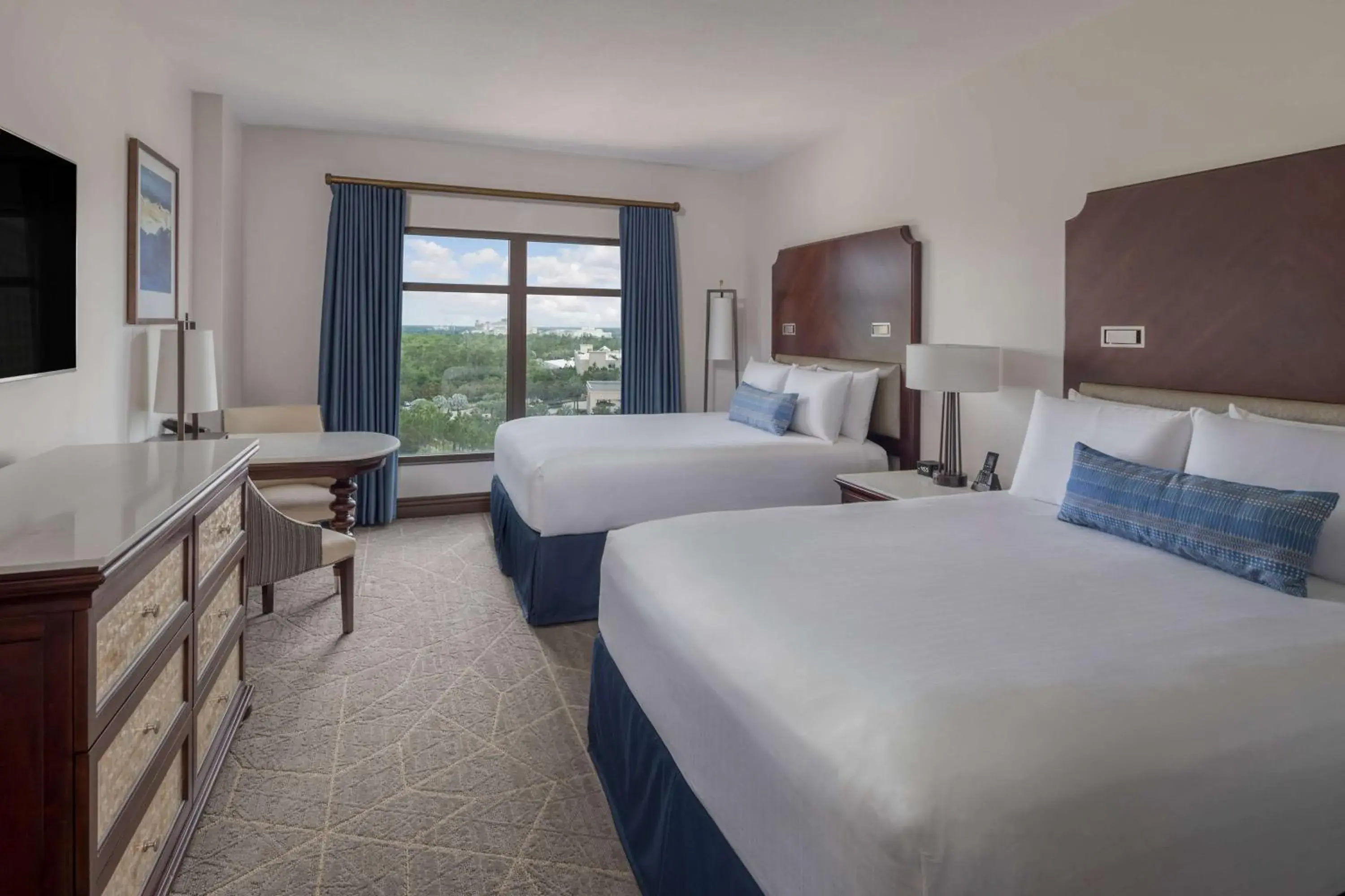 Photo of the whole room, Bed in Wyndham Grand Orlando Resort Bonnet Creek Photo of the whole room, Bed in Wyndham Grand Orlando Resort Bonnet Creek