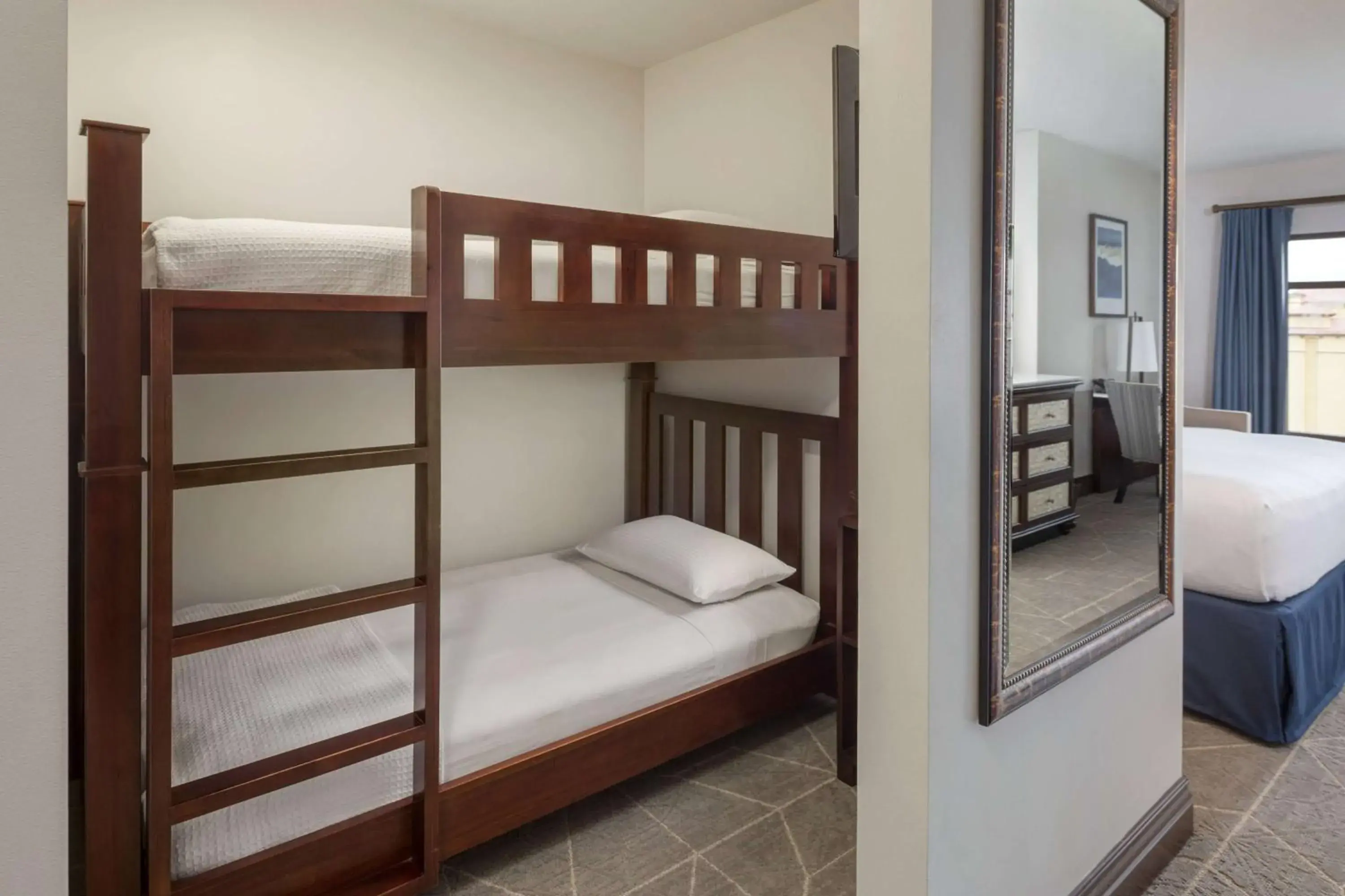 Photo of the whole room, Bed in Wyndham Grand Orlando Resort Bonnet Creek Photo of the whole room, Bed in Wyndham Grand Orlando Resort Bonnet Creek