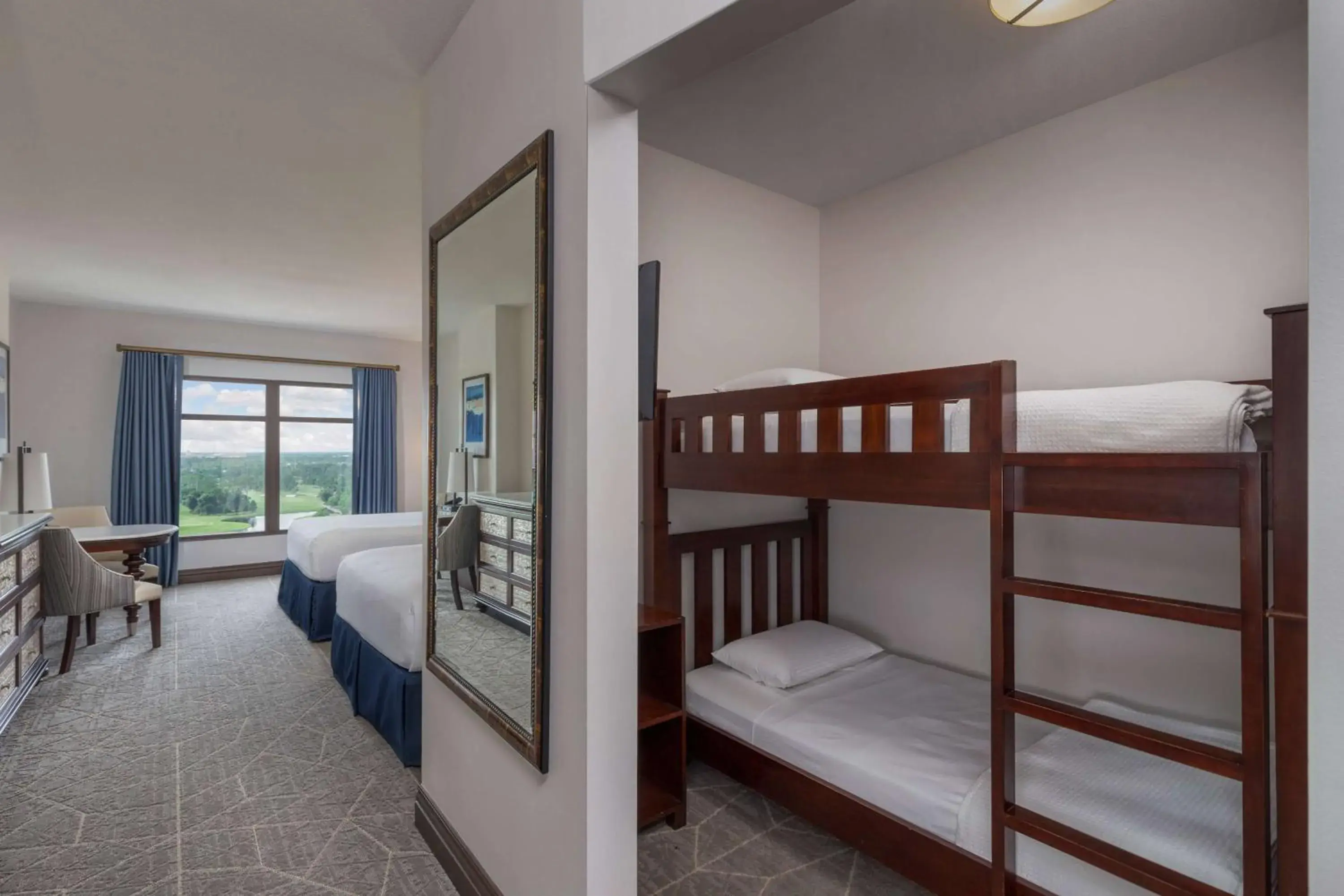 Photo of the whole room, Bed in Wyndham Grand Orlando Resort Bonnet Creek Photo of the whole room, Bed in Wyndham Grand Orlando Resort Bonnet Creek